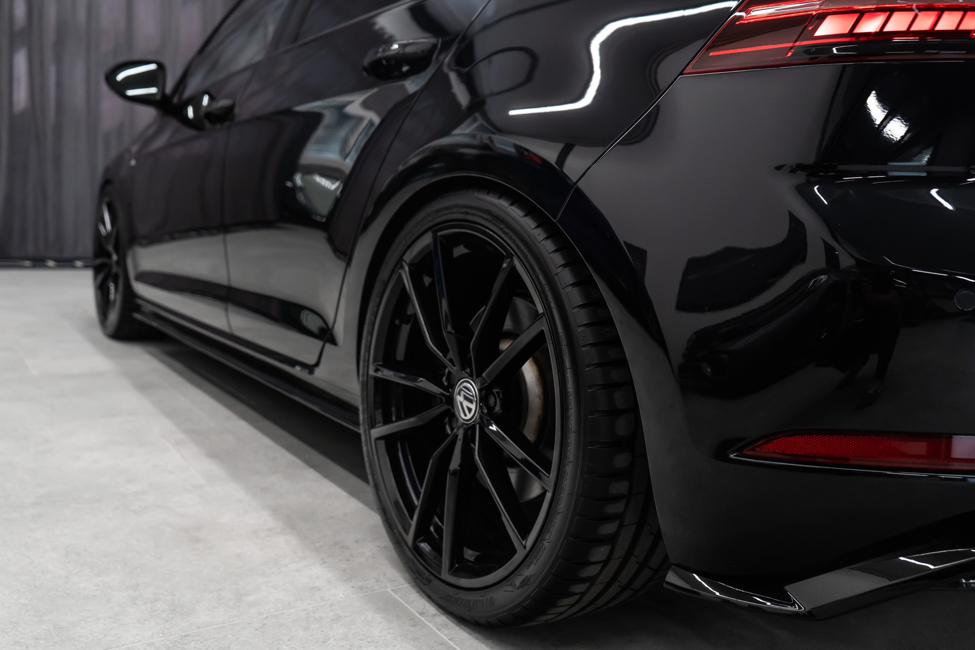 VW Golf 2.0 TSI R 4MOTION DSG / ALL BLACK / OHNE OPF / FRISCH AB SERVICE & MFK-image-14