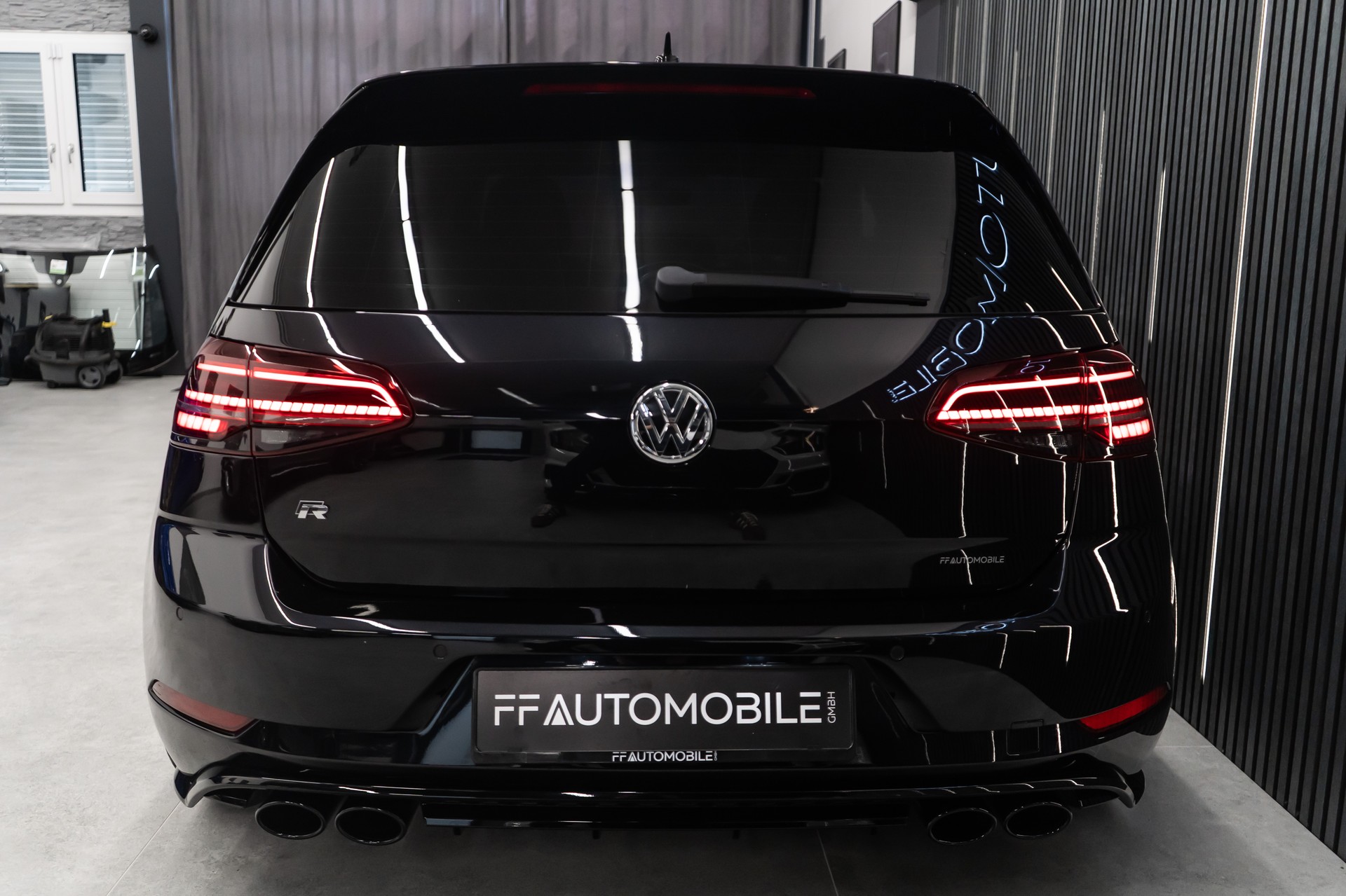 VW Golf 2.0 TSI R 4MOTION DSG / ALL BLACK / OHNE OPF / FRISCH AB SERVICE & MFK-image-12