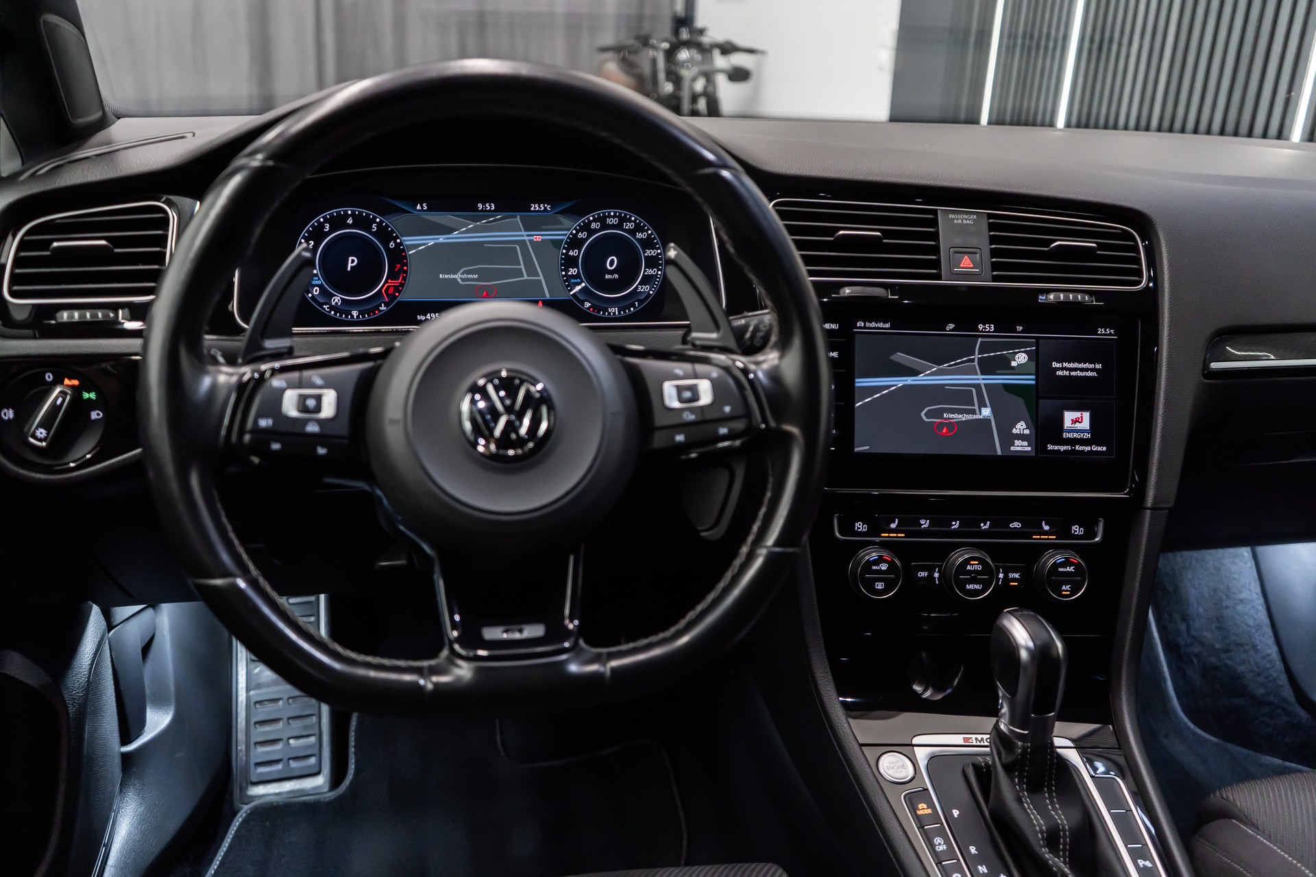 VW Golf 2.0 TSI R 4MOTION DSG / ALL BLACK / OHNE OPF / FRISCH AB SERVICE & MFK-image-18