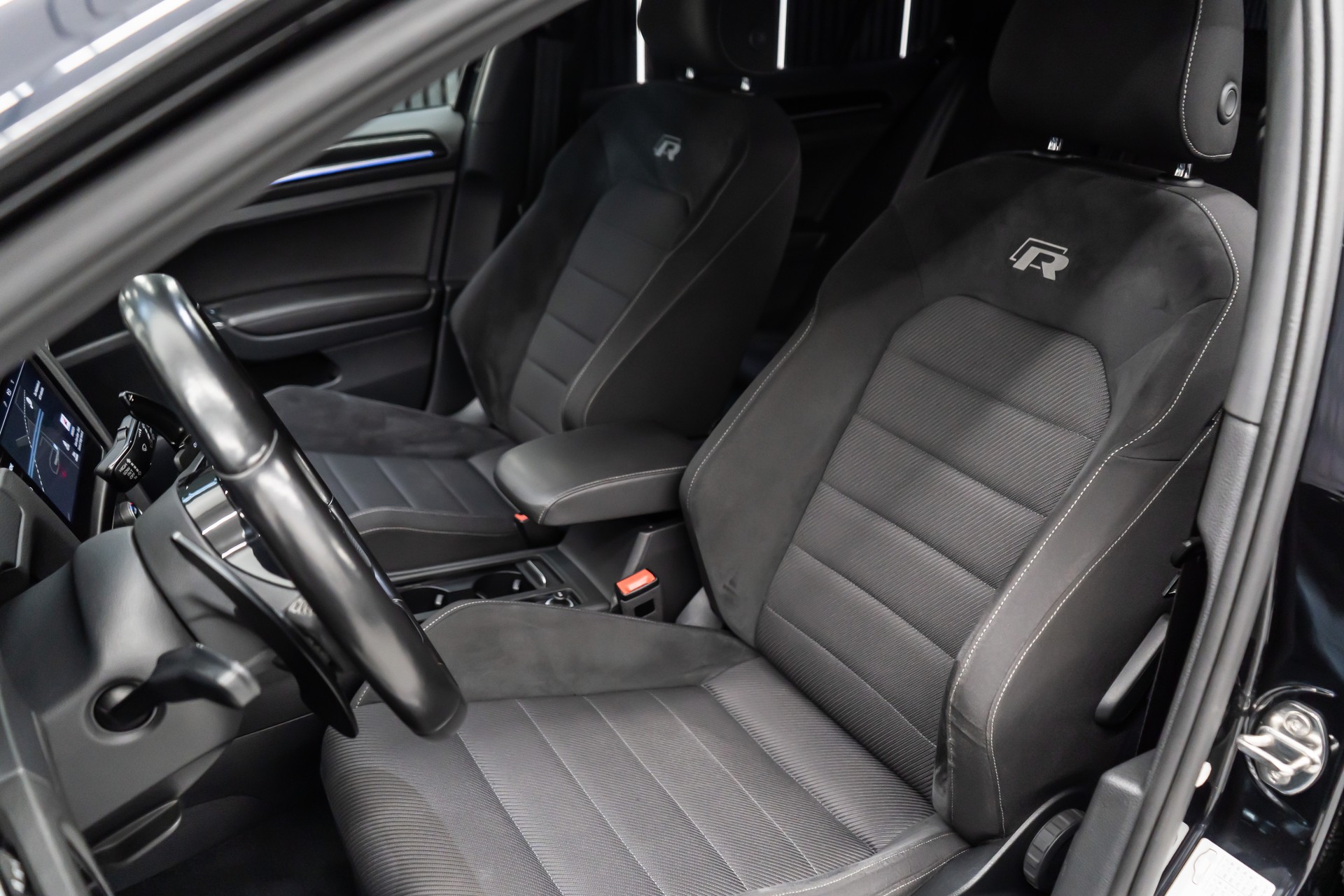 VW Golf 2.0 TSI R 4MOTION DSG / ALL BLACK / OHNE OPF / FRISCH AB SERVICE & MFK-image-15