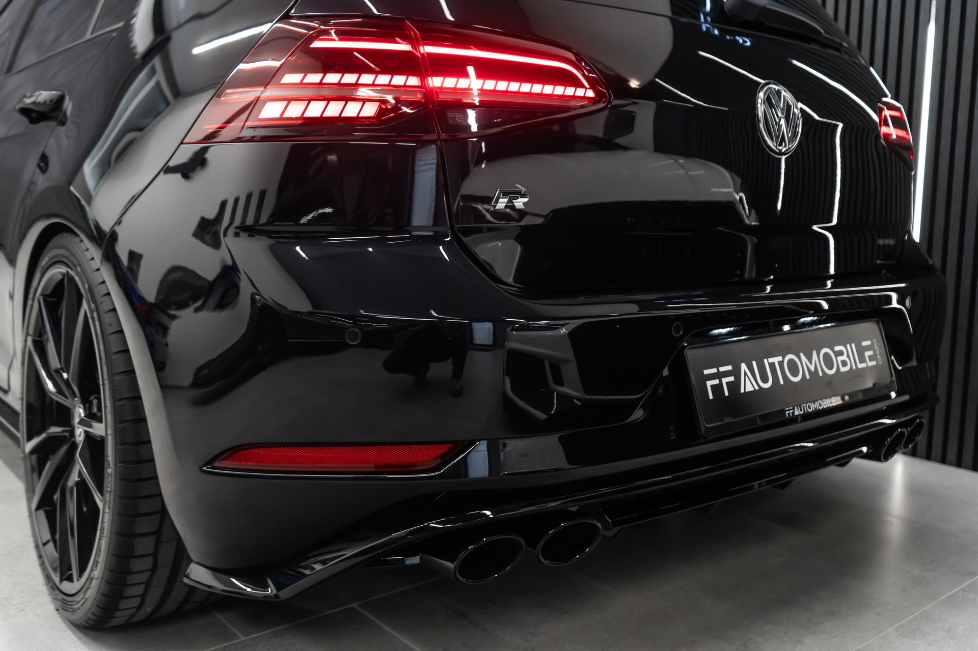 VW Golf 2.0 TSI R 4MOTION DSG / ALL BLACK / OHNE OPF / FRISCH AB SERVICE & MFK-image-10