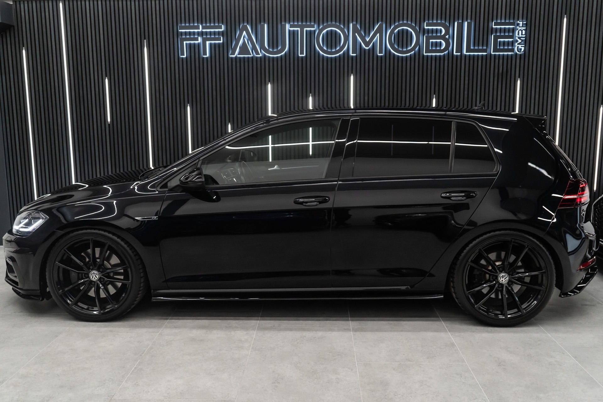 VW Golf 2.0 TSI R 4MOTION DSG / ALL BLACK / OHNE OPF / FRISCH AB SERVICE & MFK-image-7