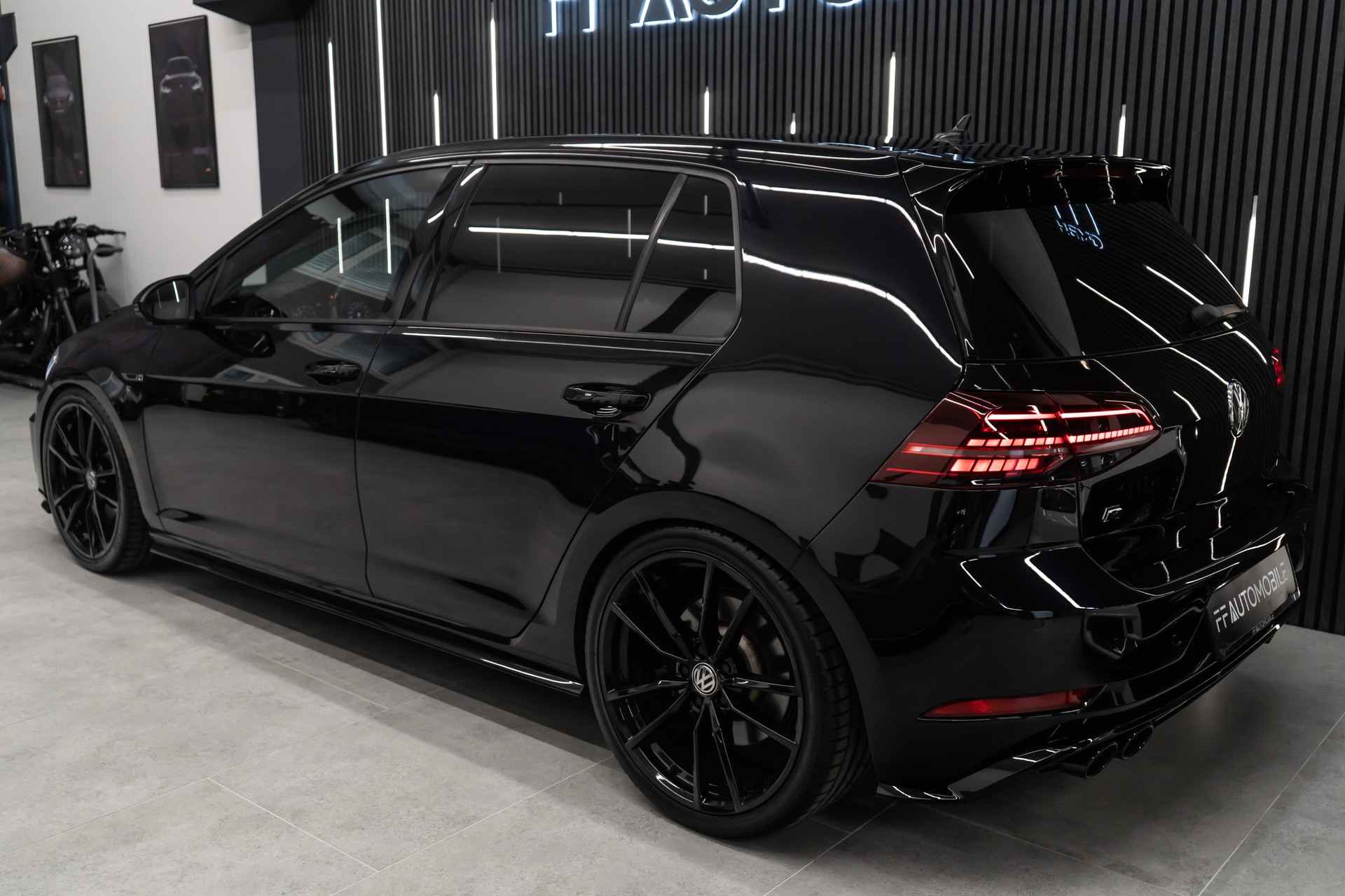 VW Golf 2.0 TSI R 4MOTION DSG / ALL BLACK / OHNE OPF / FRISCH AB SERVICE & MFK-image-8
