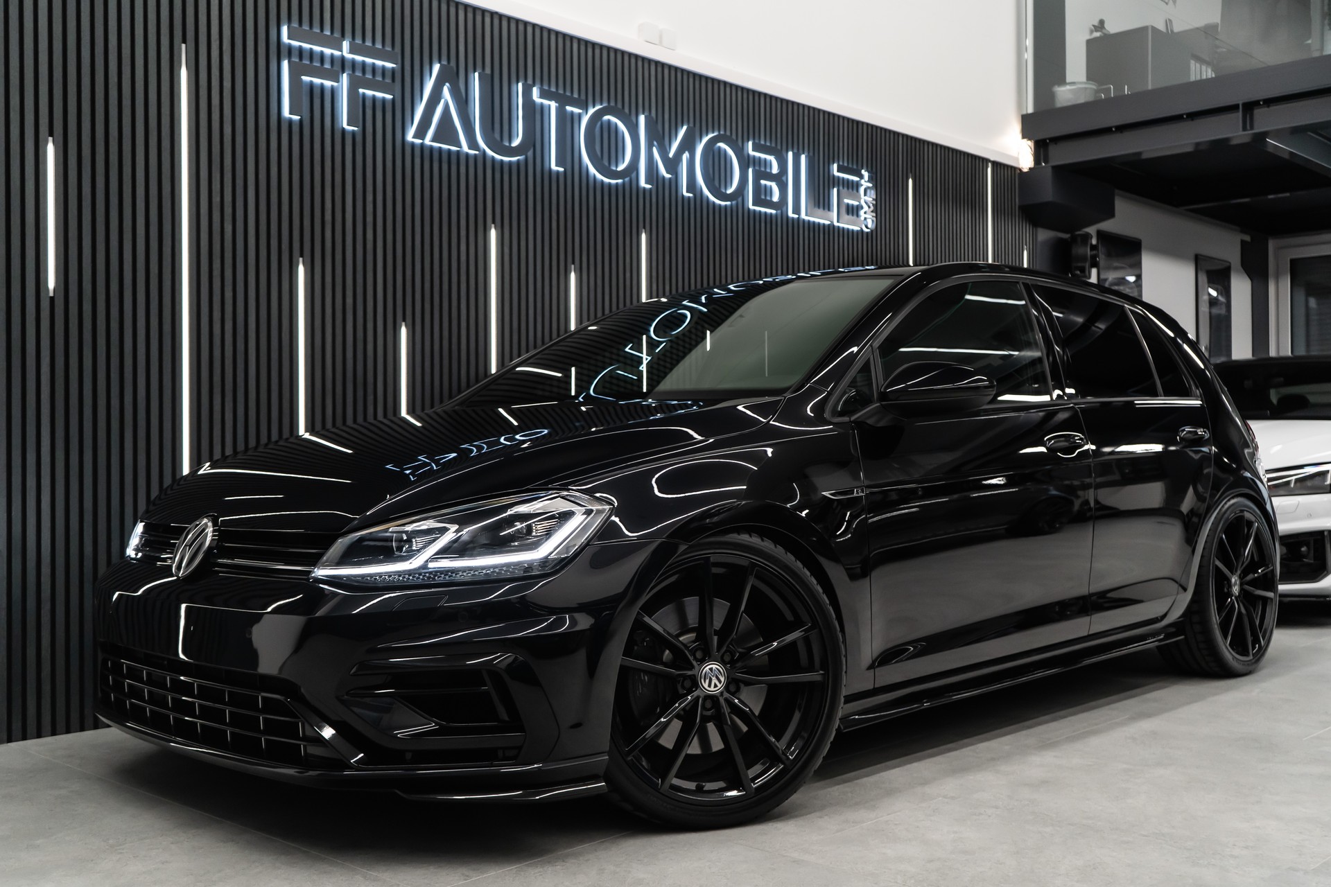 VW Golf 2.0 TSI R 4MOTION DSG / ALL BLACK / OHNE OPF / FRISCH AB SERVICE & MFK