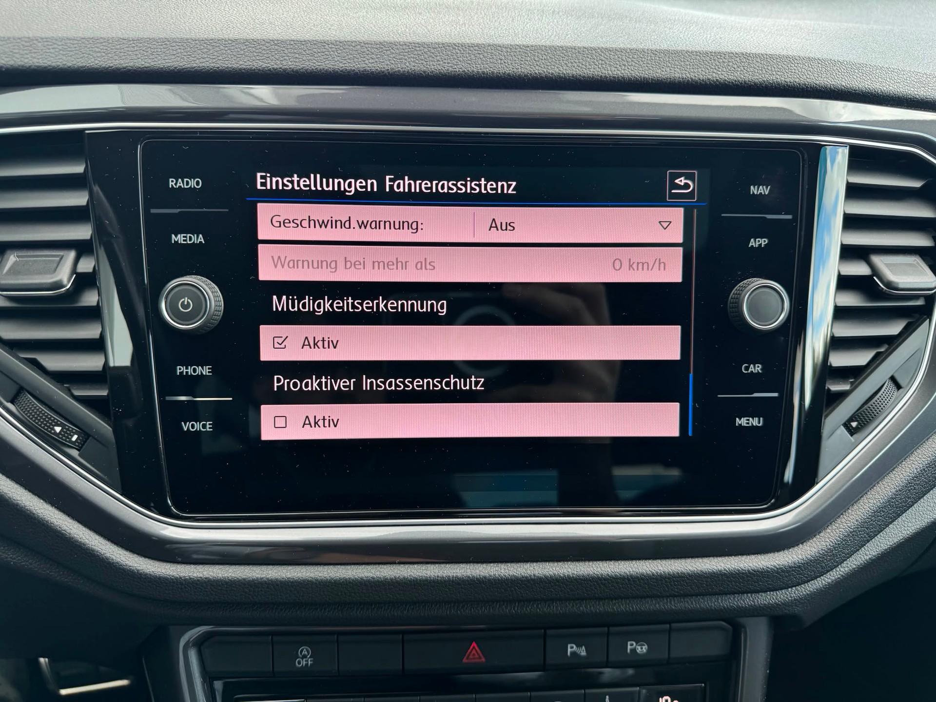 VW T-Roc 2.0 TSI Sport DSG 4Motion-image-14