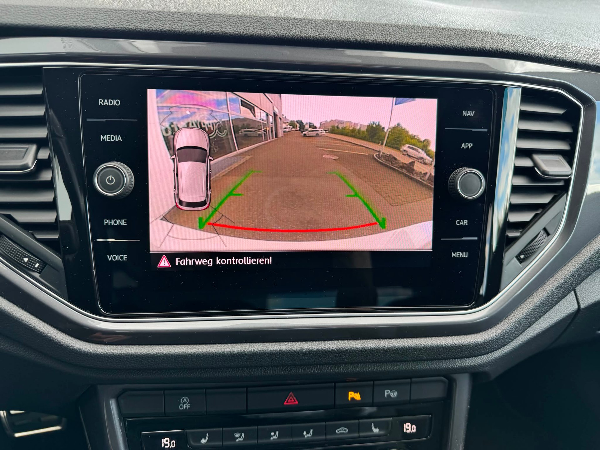 VW T-Roc 2.0 TSI Sport DSG 4Motion-image-11