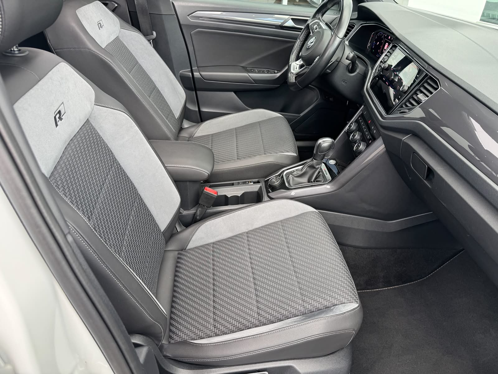 VW T-Roc 2.0 TSI Sport DSG 4Motion-image-2