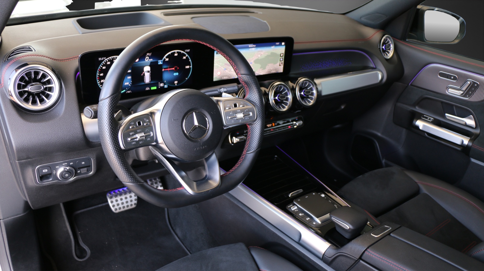 MERCEDES-BENZ EQB 350 4Matic AMG Line-image-8