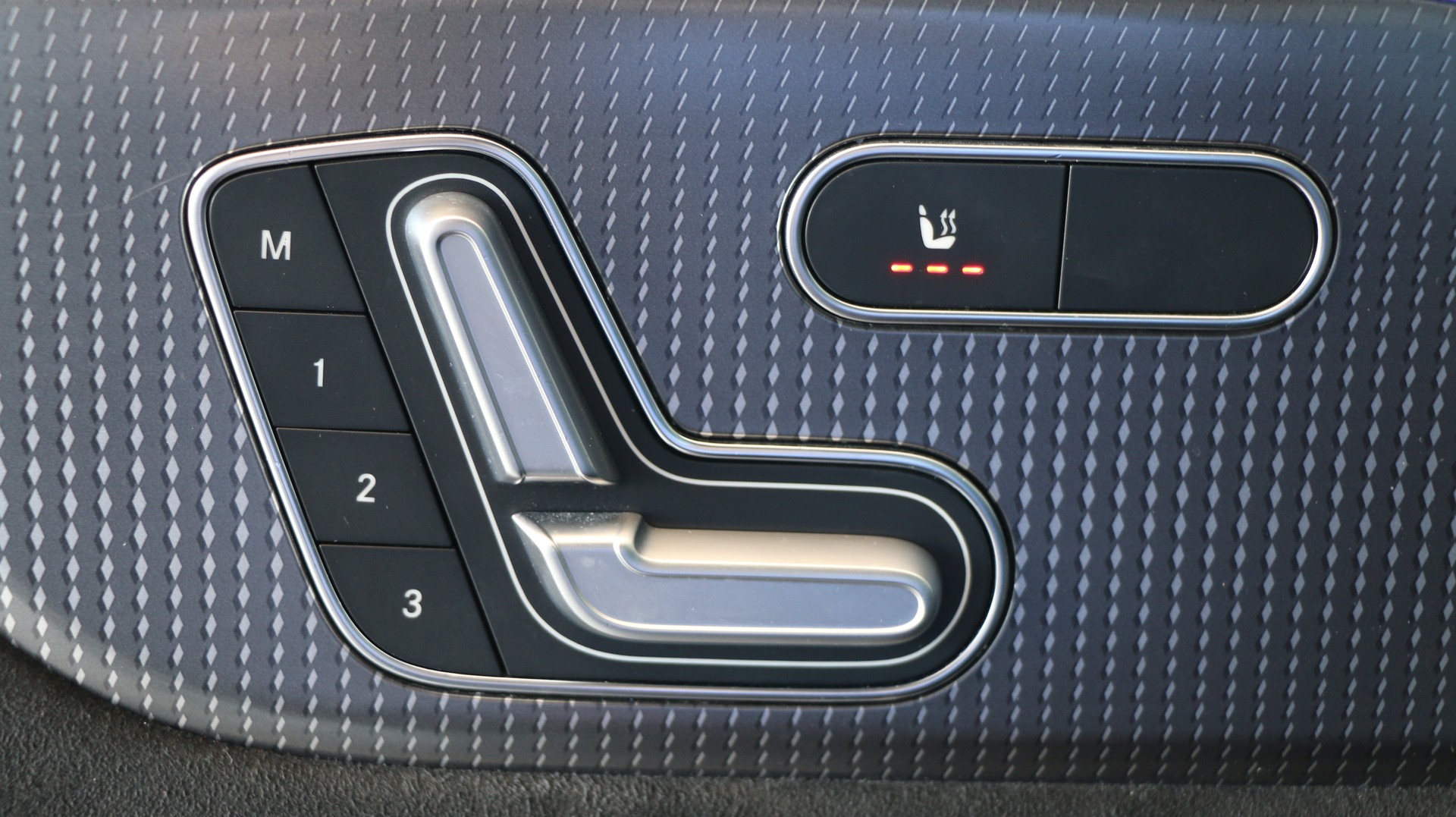 MERCEDES-BENZ EQB 350 4Matic AMG Line-image-10
