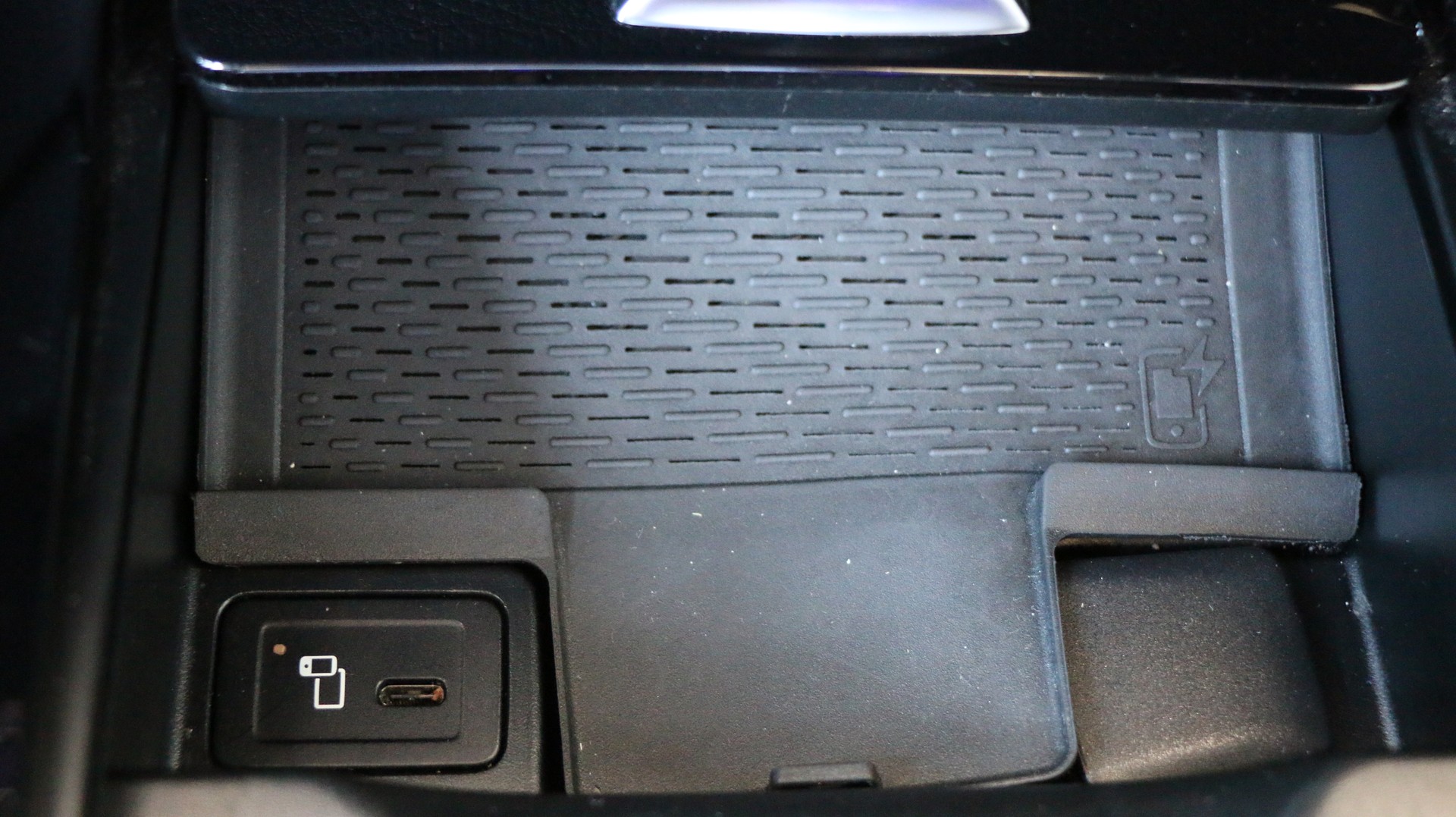 MERCEDES-BENZ EQB 350 4Matic AMG Line-image-11