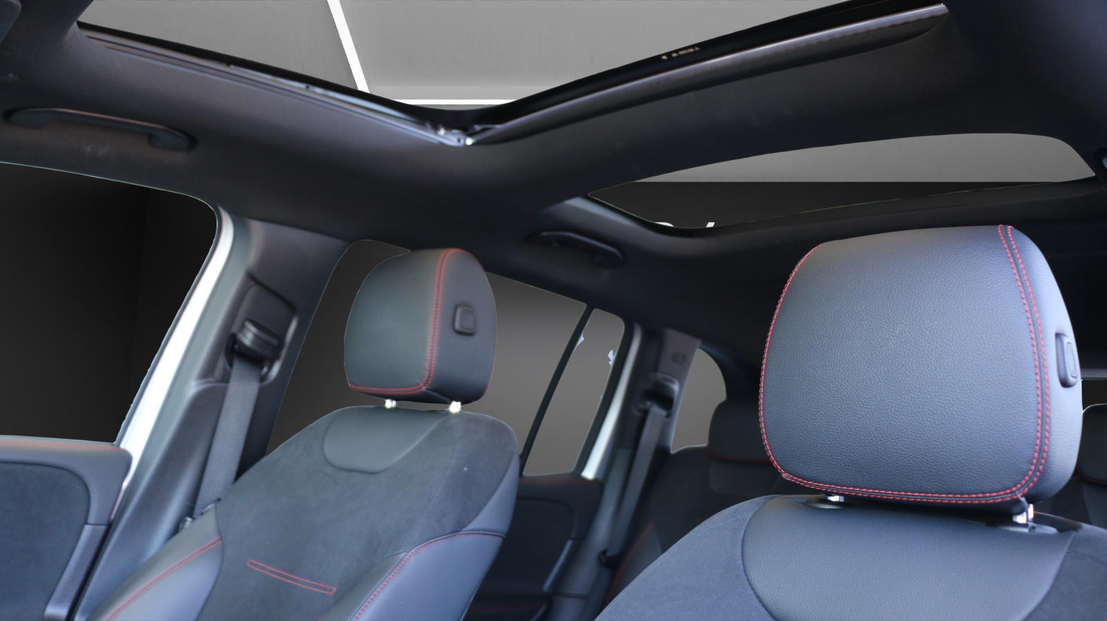 MERCEDES-BENZ EQB 350 4Matic AMG Line-image-9