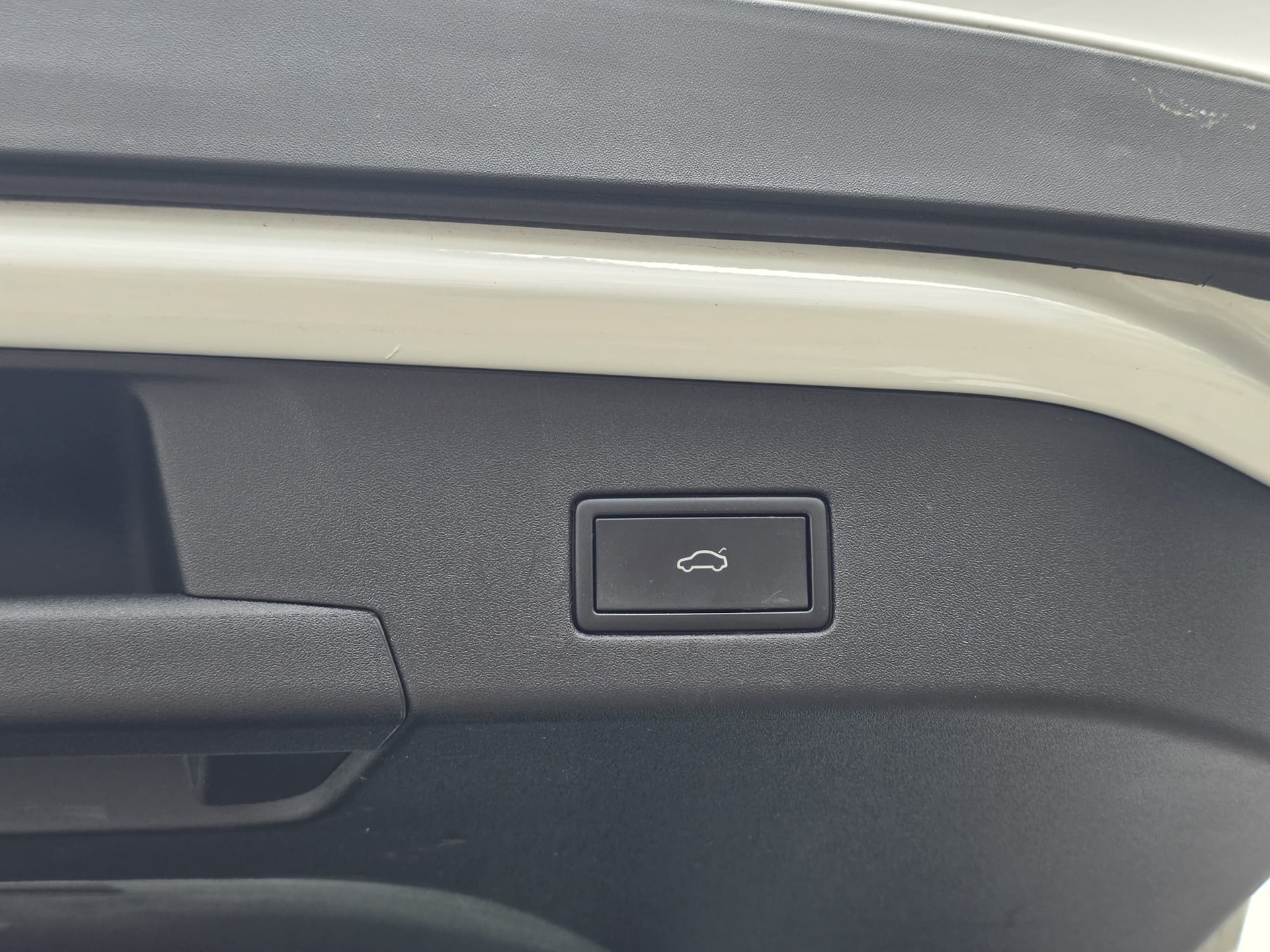 VW ID.4 Pro - ** MASSAGE SITZE -HEAD UP DISPLAY - ASSISTENZ PAKET -KOMFORT PAKET - 360° KAMERA -GARANTIE BIS 05.2031**-image-20