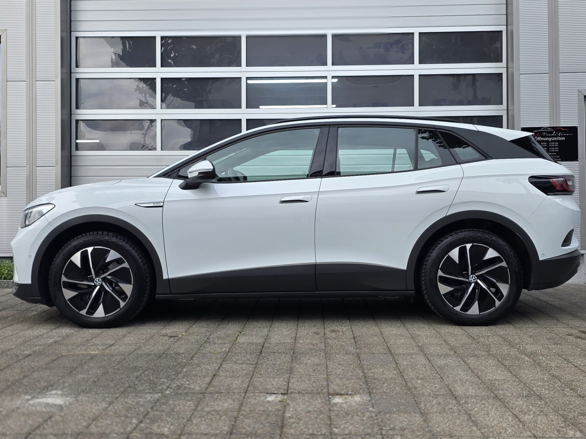 VW ID.4 Pro - ** MASSAGE SITZE -HEAD UP DISPLAY - ASSISTENZ PAKET -KOMFORT PAKET - 360° KAMERA -GARANTIE BIS 05.2031**-showroom-element-1