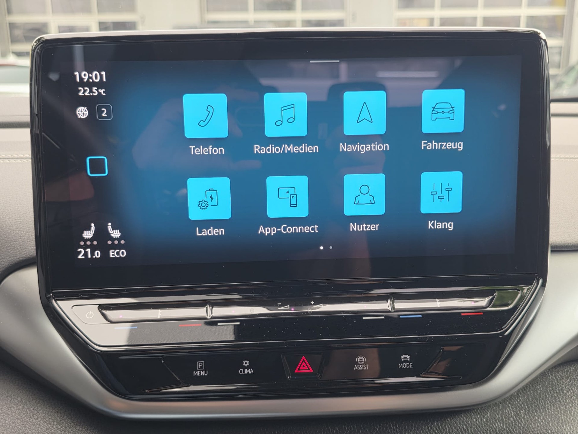 VW ID.4 Pro - ** MASSAGE SITZE -HEAD UP DISPLAY - ASSISTENZ PAKET -KOMFORT PAKET - 360° KAMERA -GARANTIE BIS 05.2031**-image-15