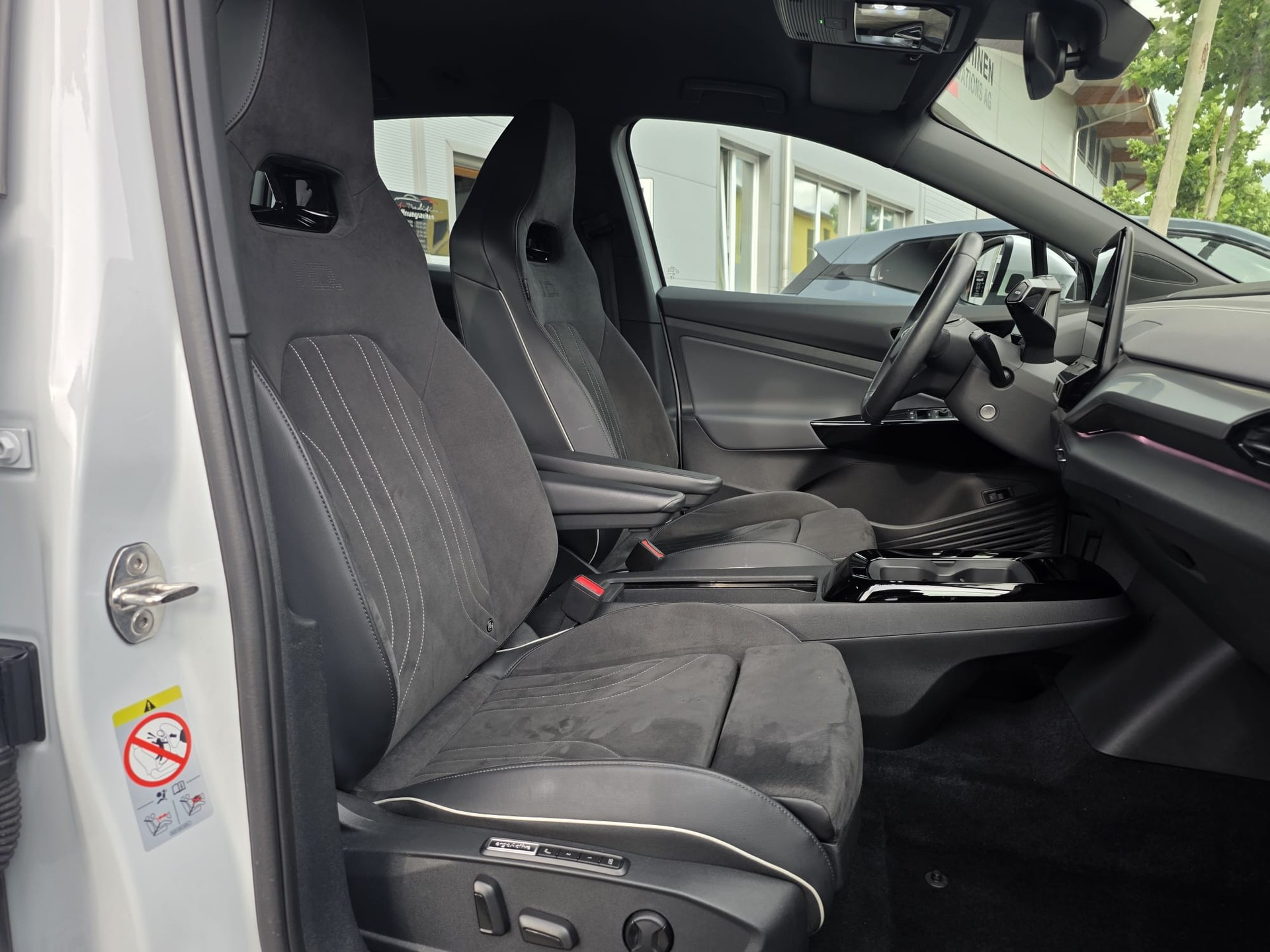 VW ID.4 Pro - ** MASSAGE SITZE -HEAD UP DISPLAY - ASSISTENZ PAKET -KOMFORT PAKET - 360° KAMERA -GARANTIE BIS 05.2031**-image-7
