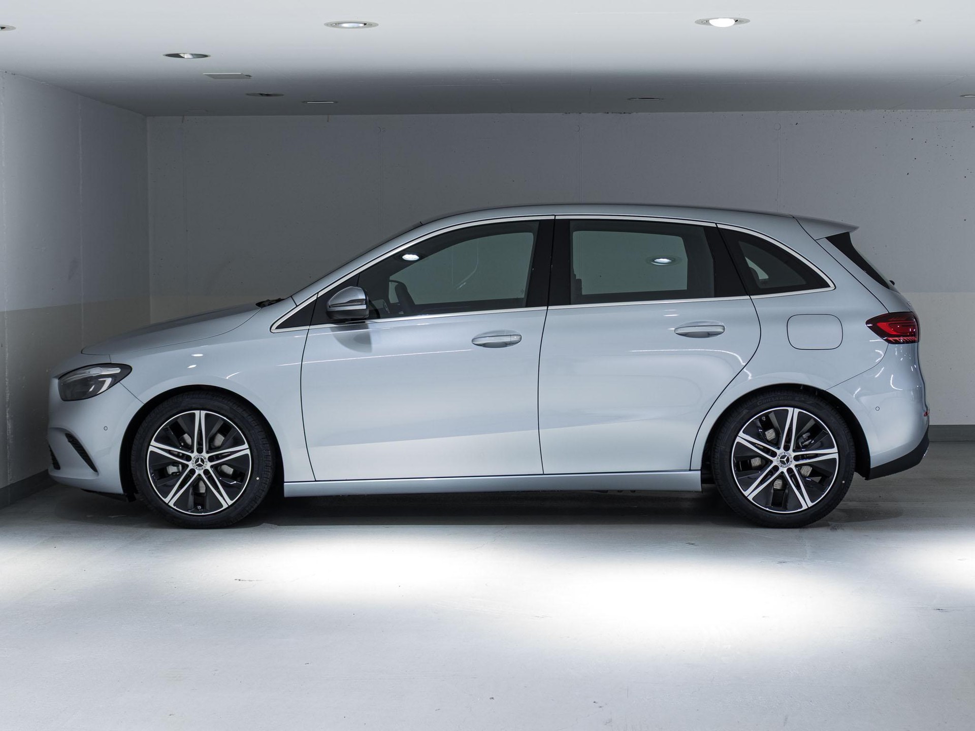 MERCEDES-BENZ B 200-image-4