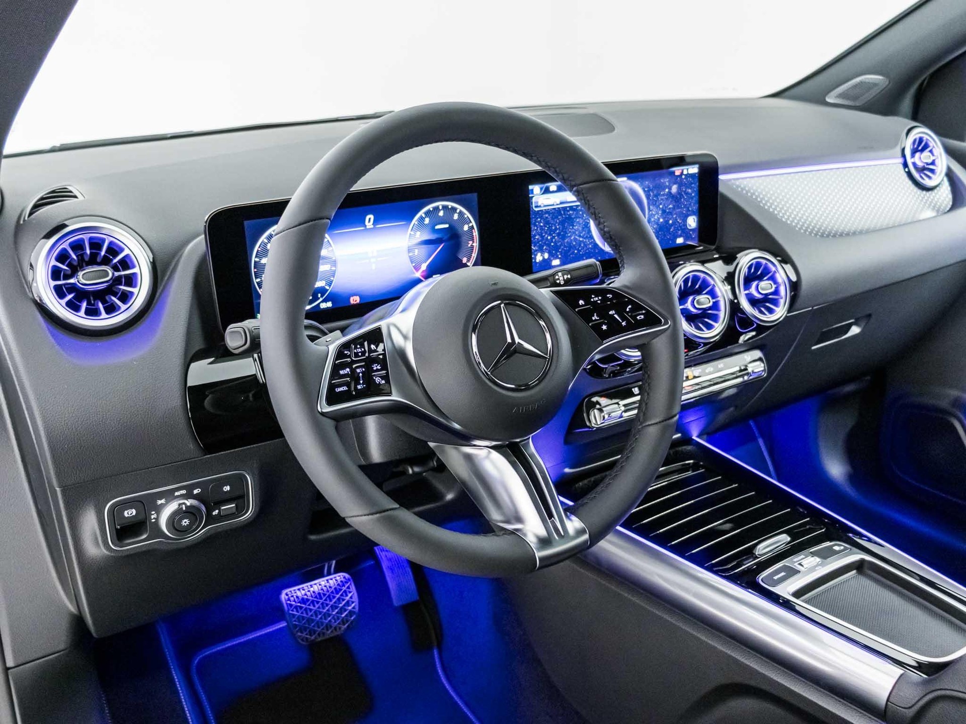 MERCEDES-BENZ B 200-image-8