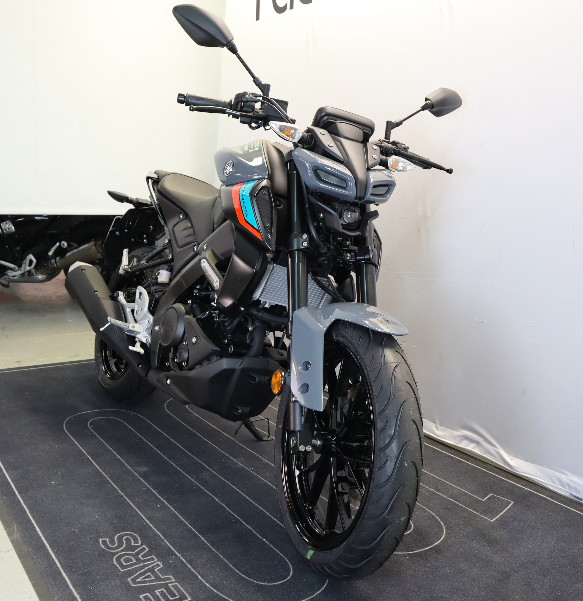 YAMAHA MT-125 MT-125-showroom-element-3