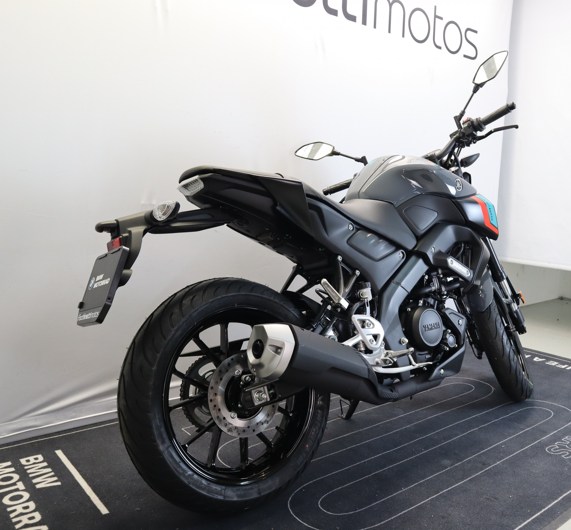 YAMAHA MT-125 MT-125-showroom-element-1