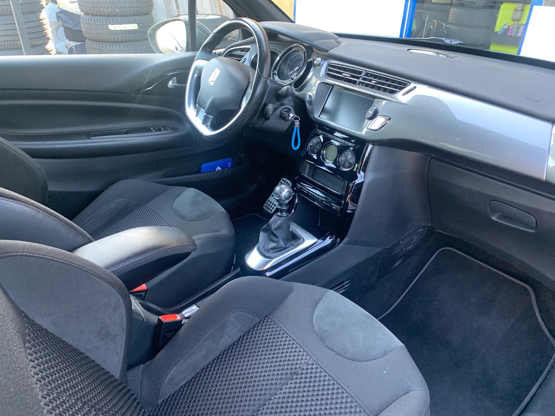 DS AUTOMOBILES DS 3 1.6 BlueHDi Sport Chic Plus-image-12