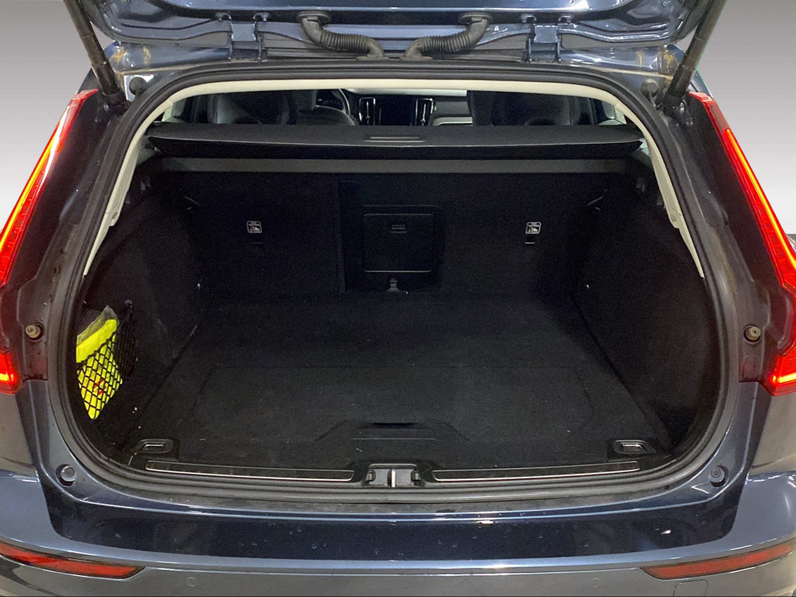 VOLVO V60 2.0 B4 Inscription-image-13