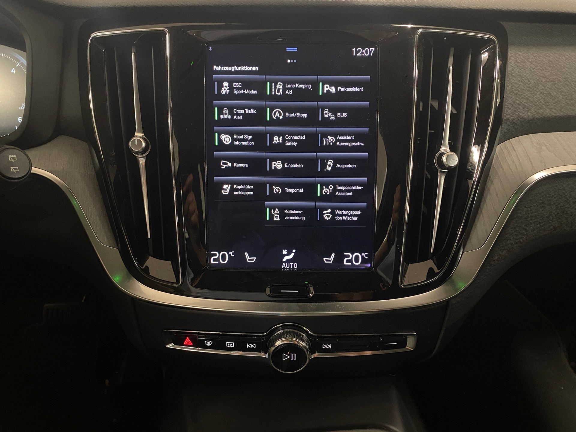VOLVO V60 2.0 B4 Inscription-image-11