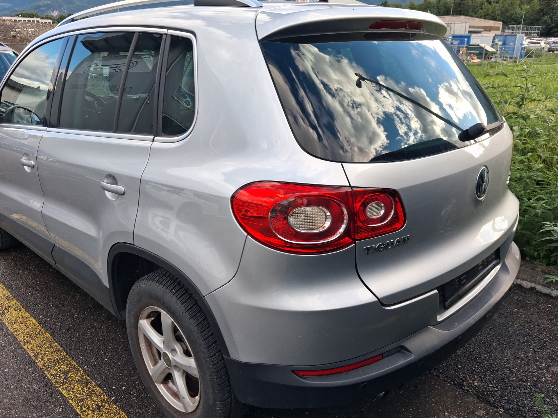 VW Tiguan 2.0 TSI Sport&Style Tiptronic-image-2