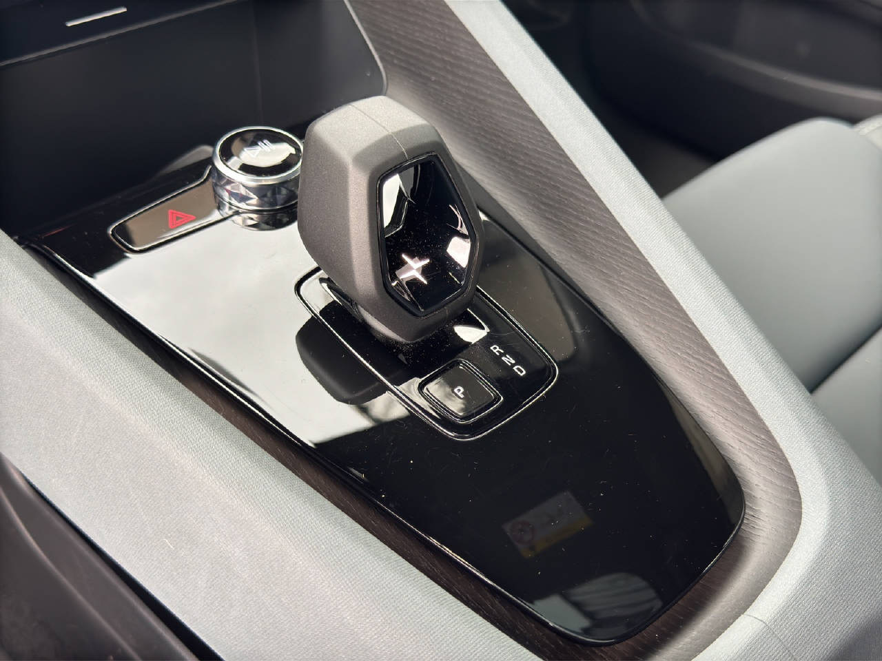 POLESTAR 2 Long Range Dual Motor-image-8