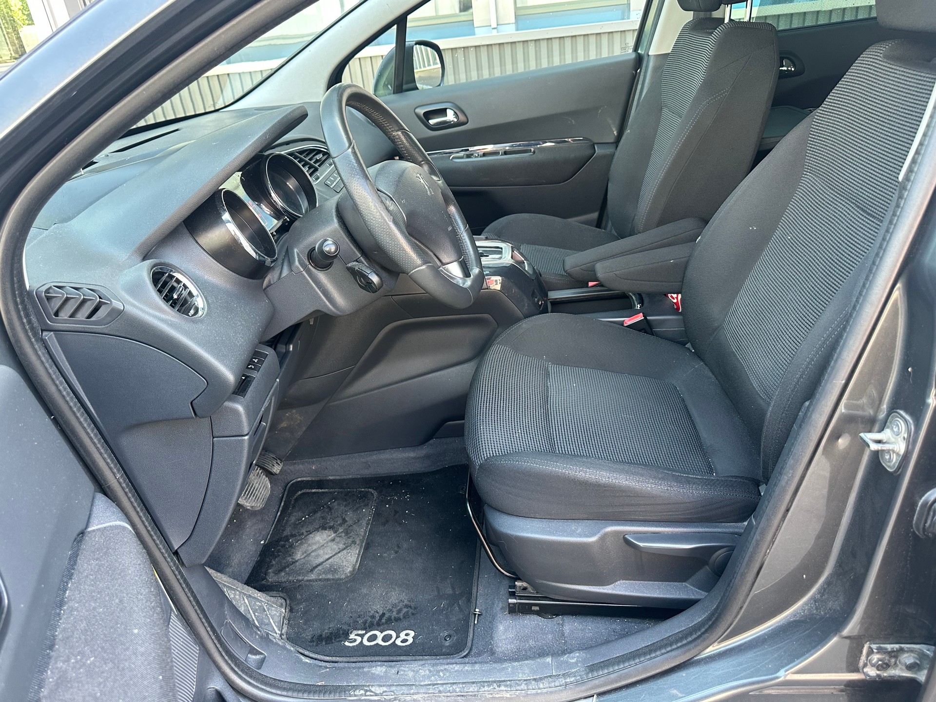 PEUGEOT 5008 1.6 16V T Sport Pack Automatic-image-8