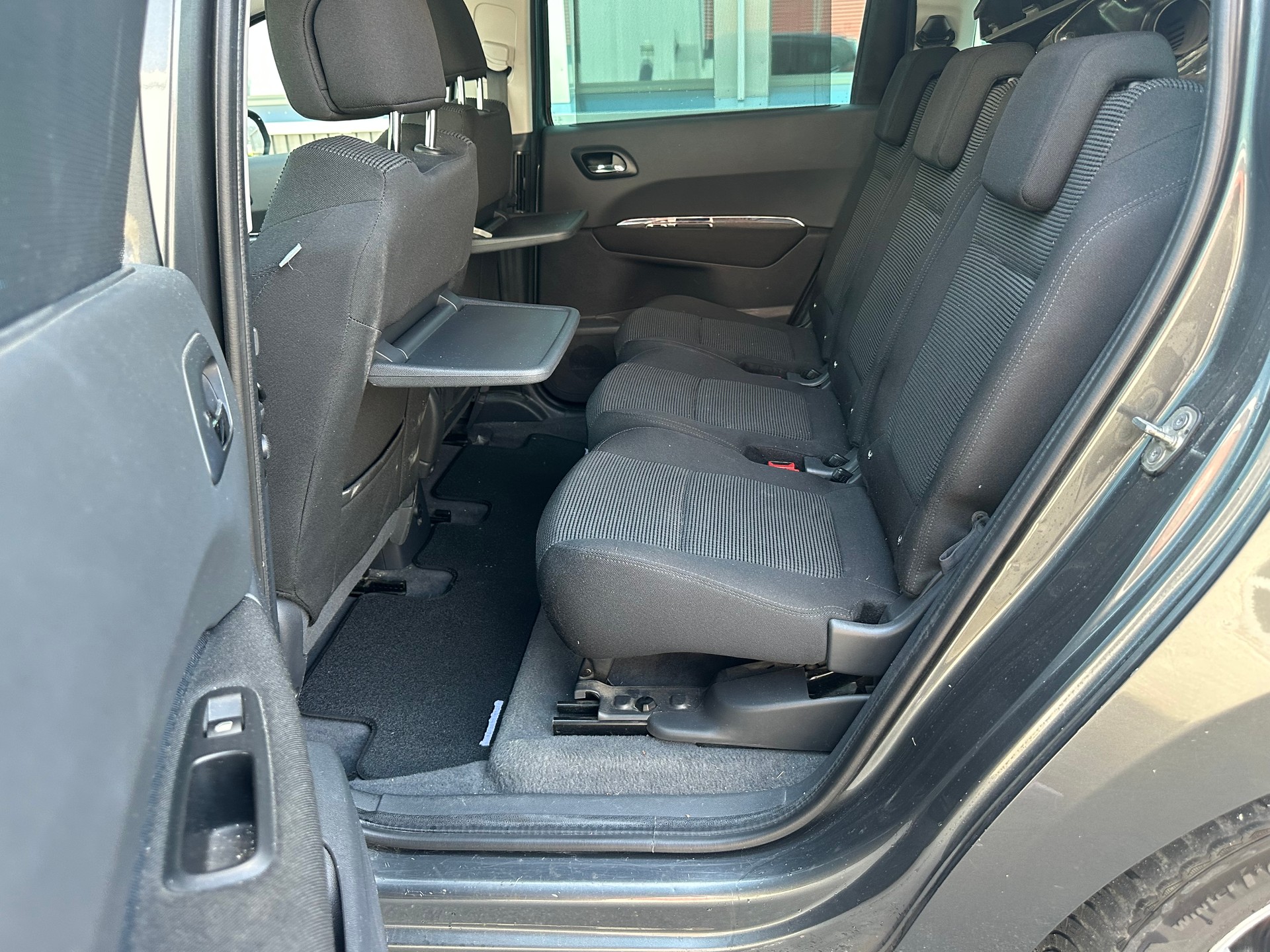 PEUGEOT 5008 1.6 16V T Sport Pack Automatic-image-10