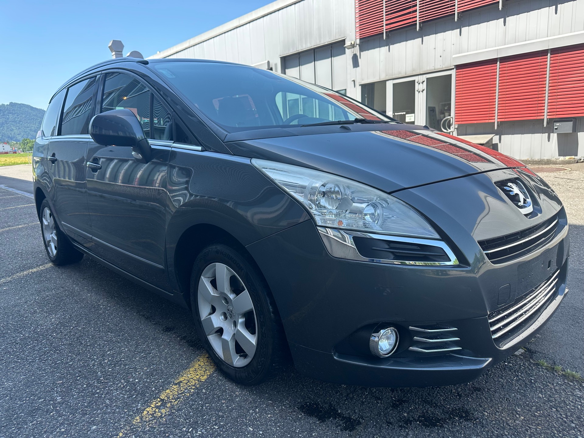 PEUGEOT 5008 1.6 16V T Sport Pack Automatic-image-2