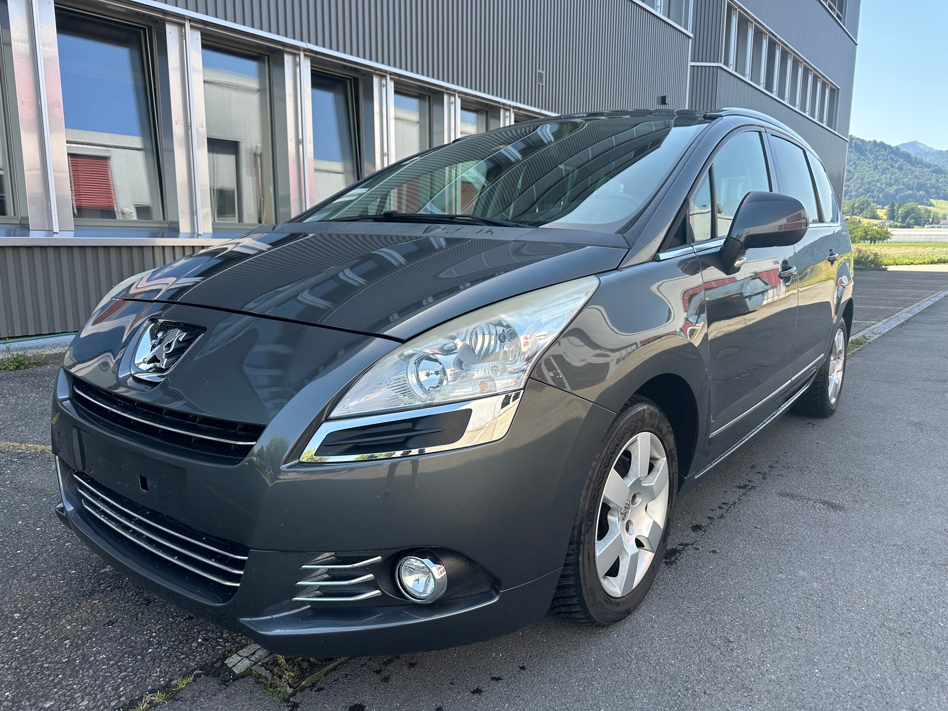 PEUGEOT 5008 1.6 16V T Sport Pack Automatic-image-0