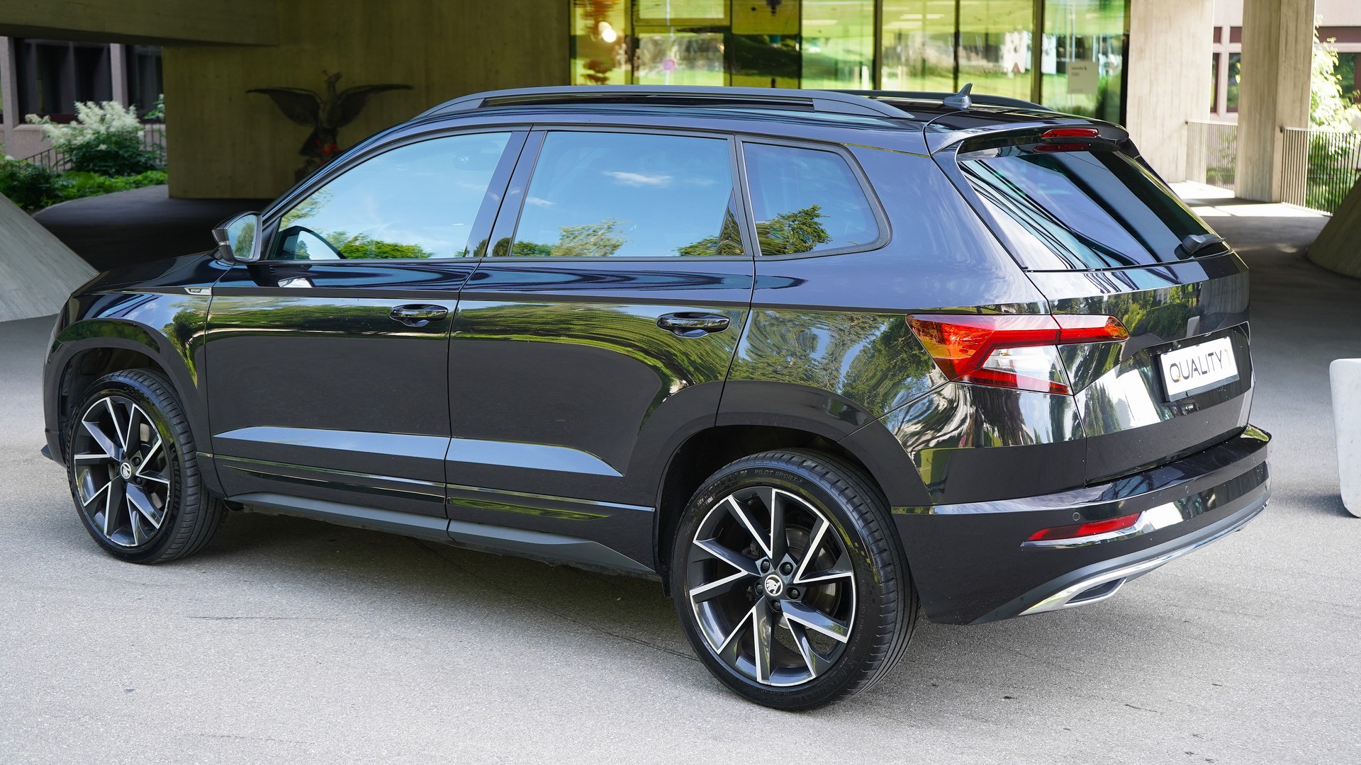 SKODA Karoq 2.0 TSI SportLine 4x4 DSG-image-2