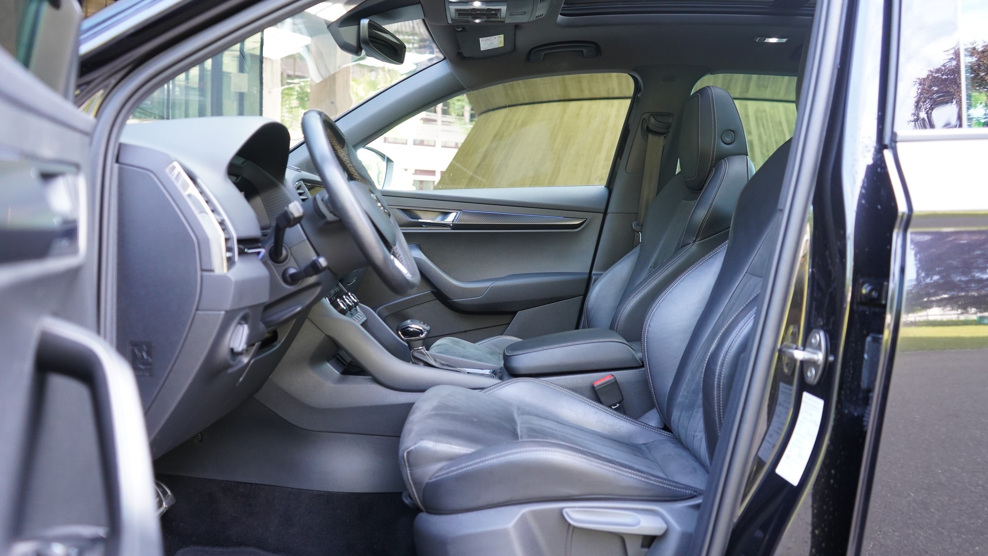 SKODA Karoq 2.0 TSI SportLine 4x4 DSG-image-6