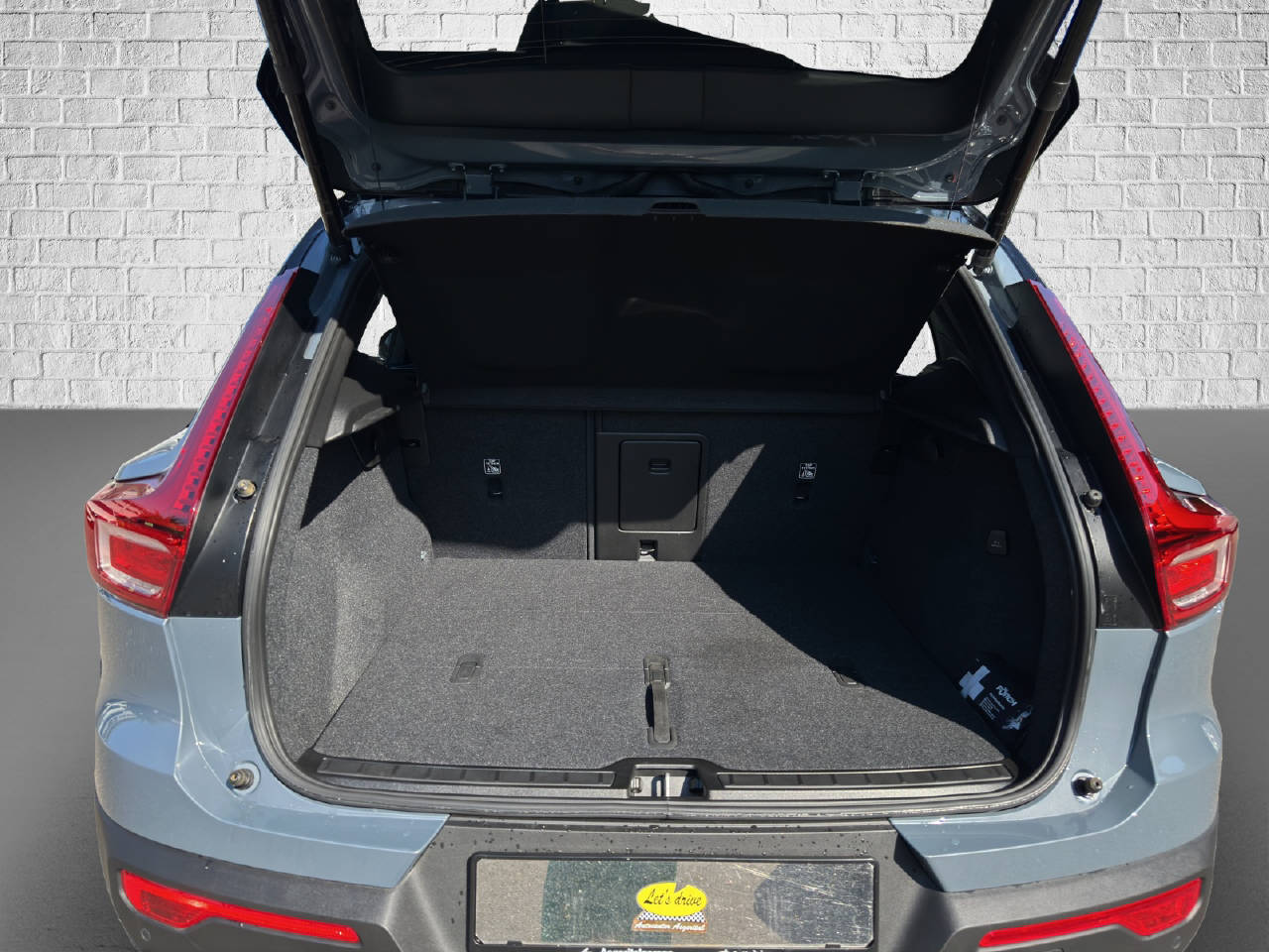 VOLVO XC40 2.0 B4 MH R-Design AWD-image-6