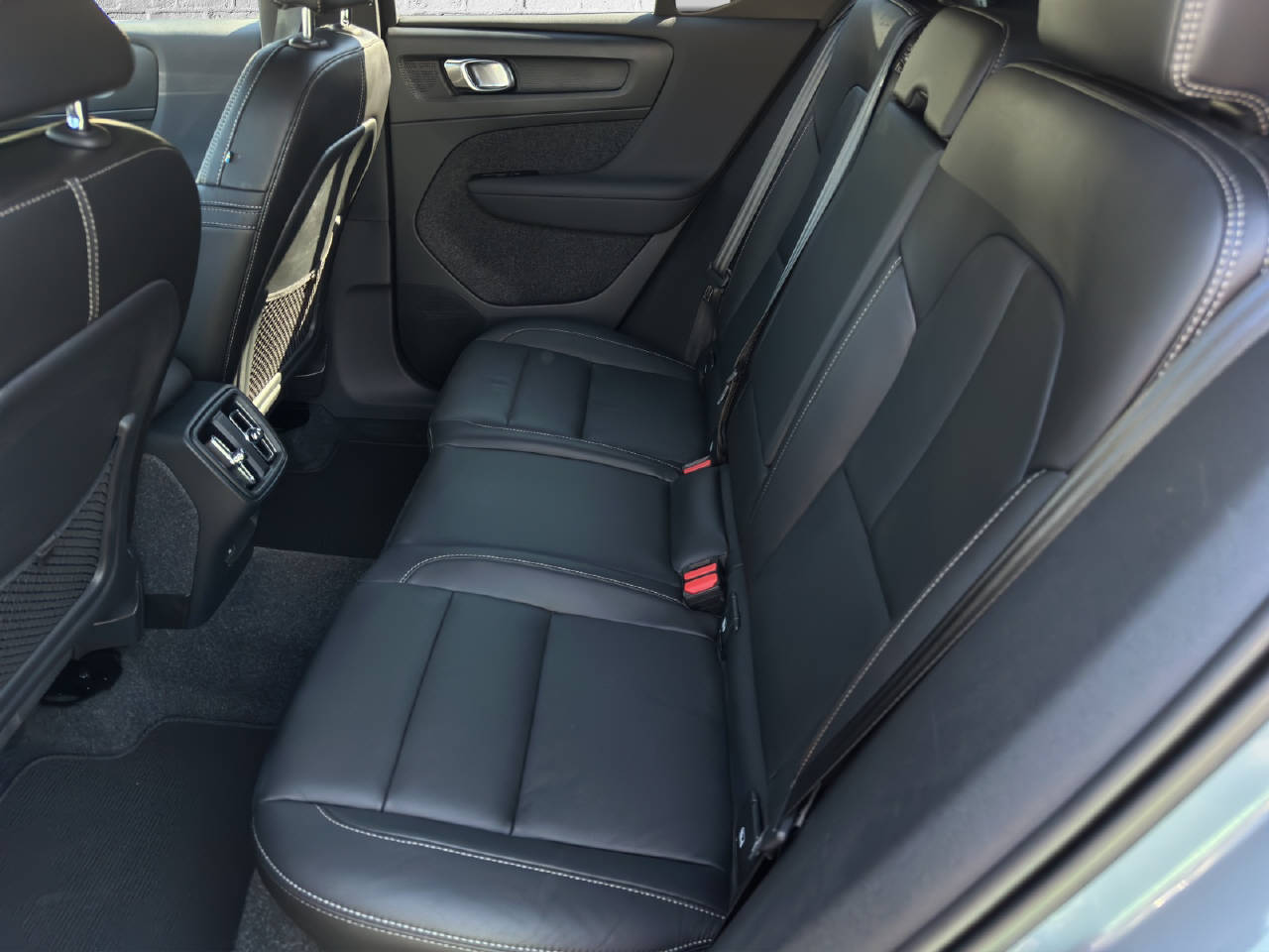VOLVO XC40 2.0 B4 MH R-Design AWD-image-8
