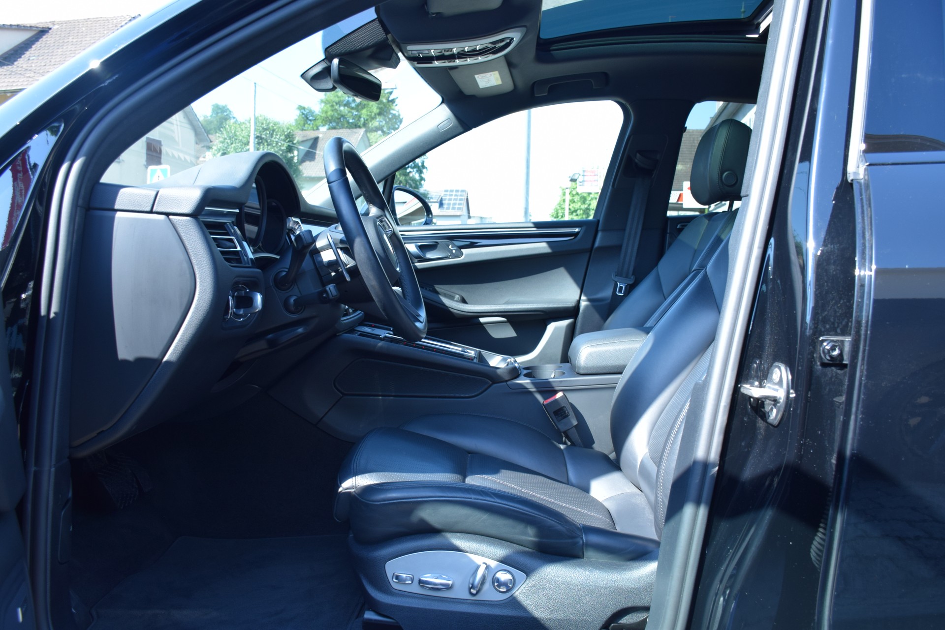PORSCHE Macan S PDK-image-12