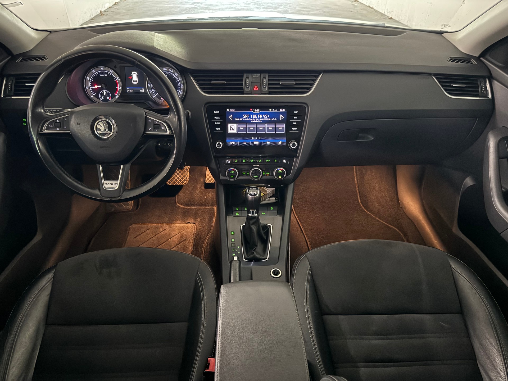 SKODA Octavia Combi 1.8 TSI Scout 4x4 DSG-image-10