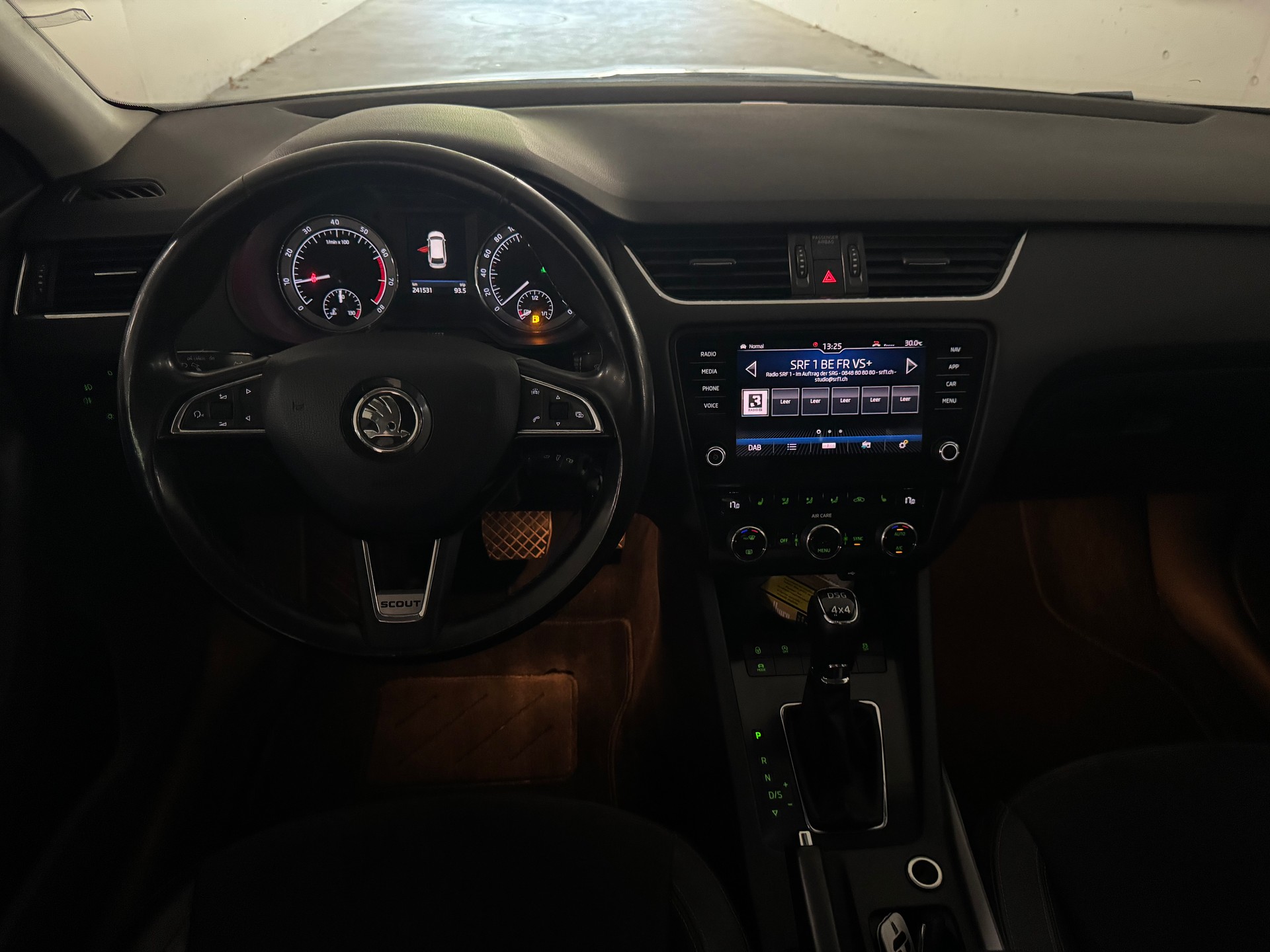 SKODA Octavia Combi 1.8 TSI Scout 4x4 DSG-image-11