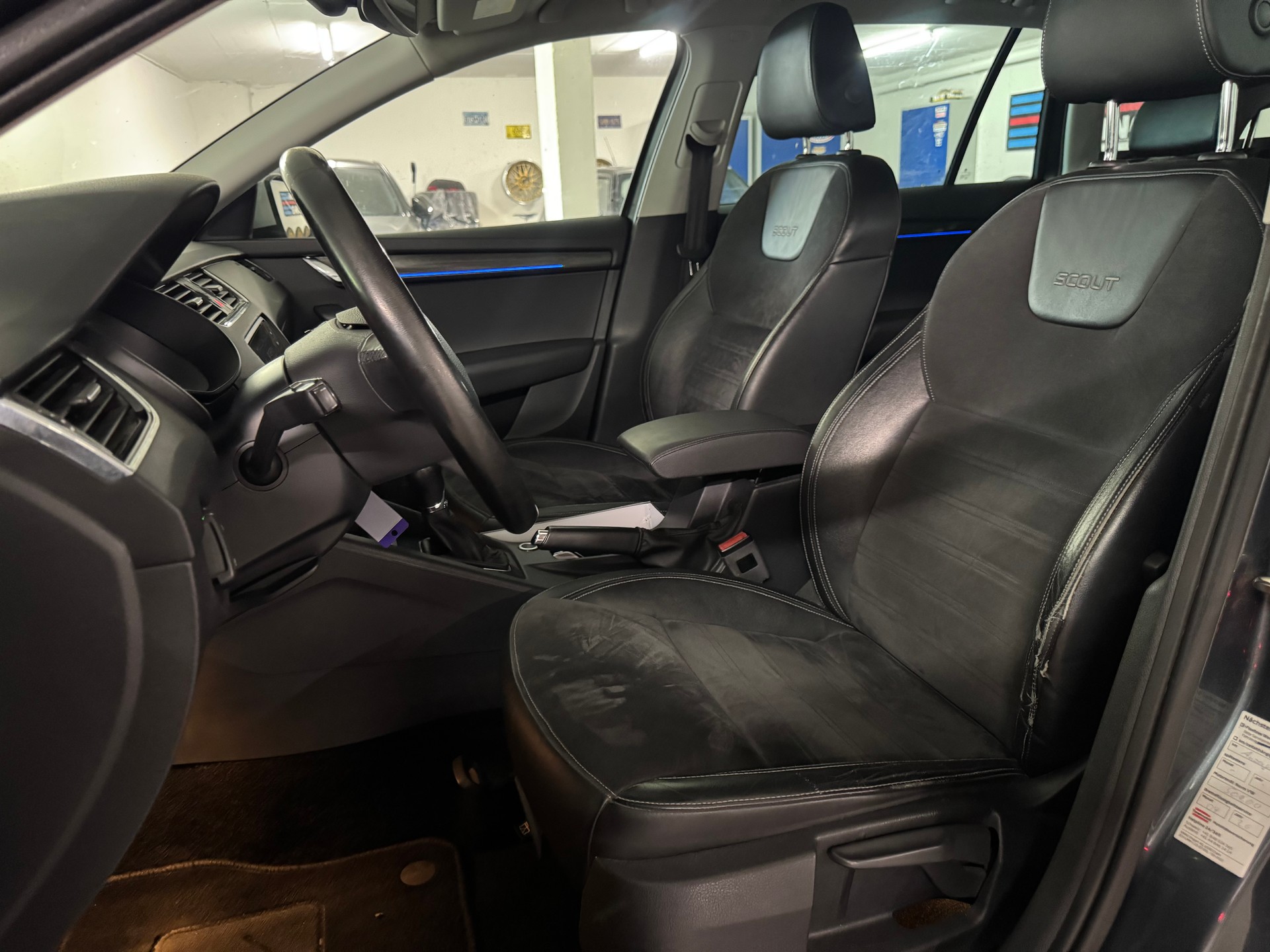 SKODA Octavia Combi 1.8 TSI Scout 4x4 DSG-image-9