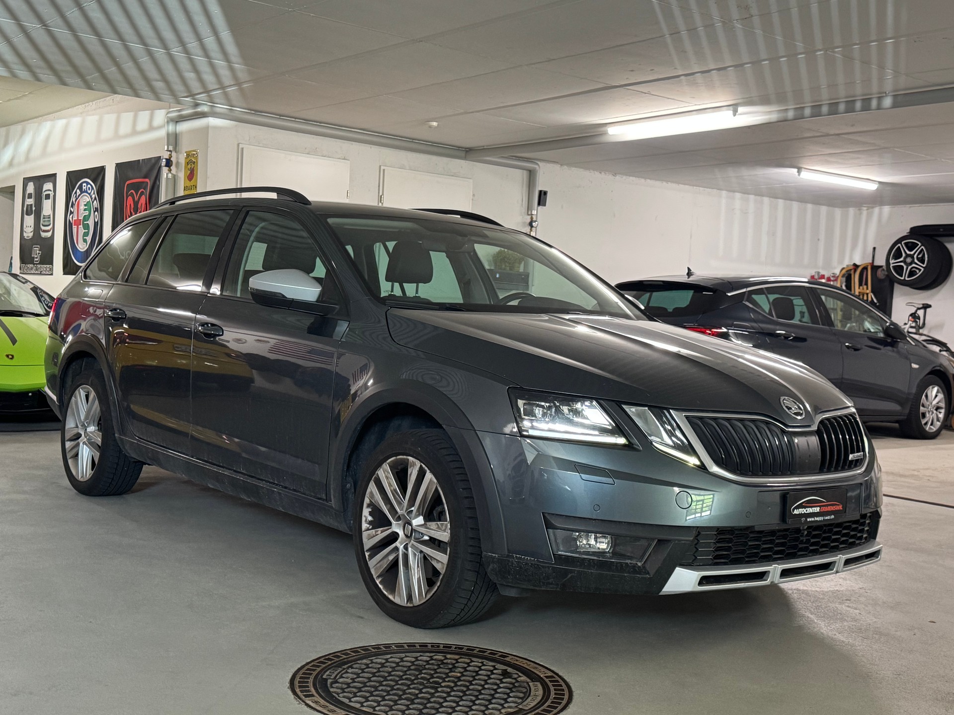 SKODA Octavia Combi 1.8 TSI Scout 4x4 DSG-image-2