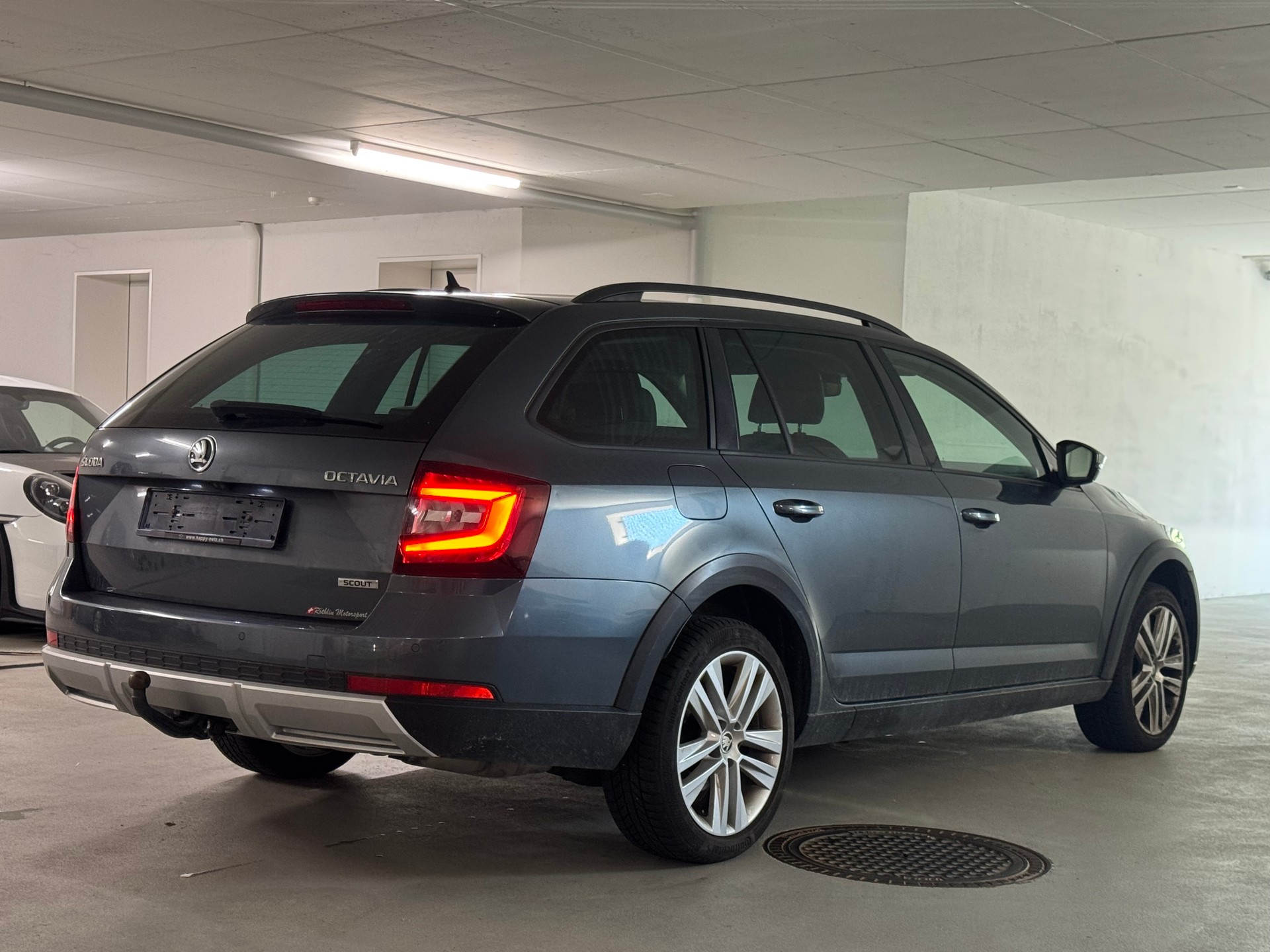 SKODA Octavia Combi 1.8 TSI Scout 4x4 DSG-image-6