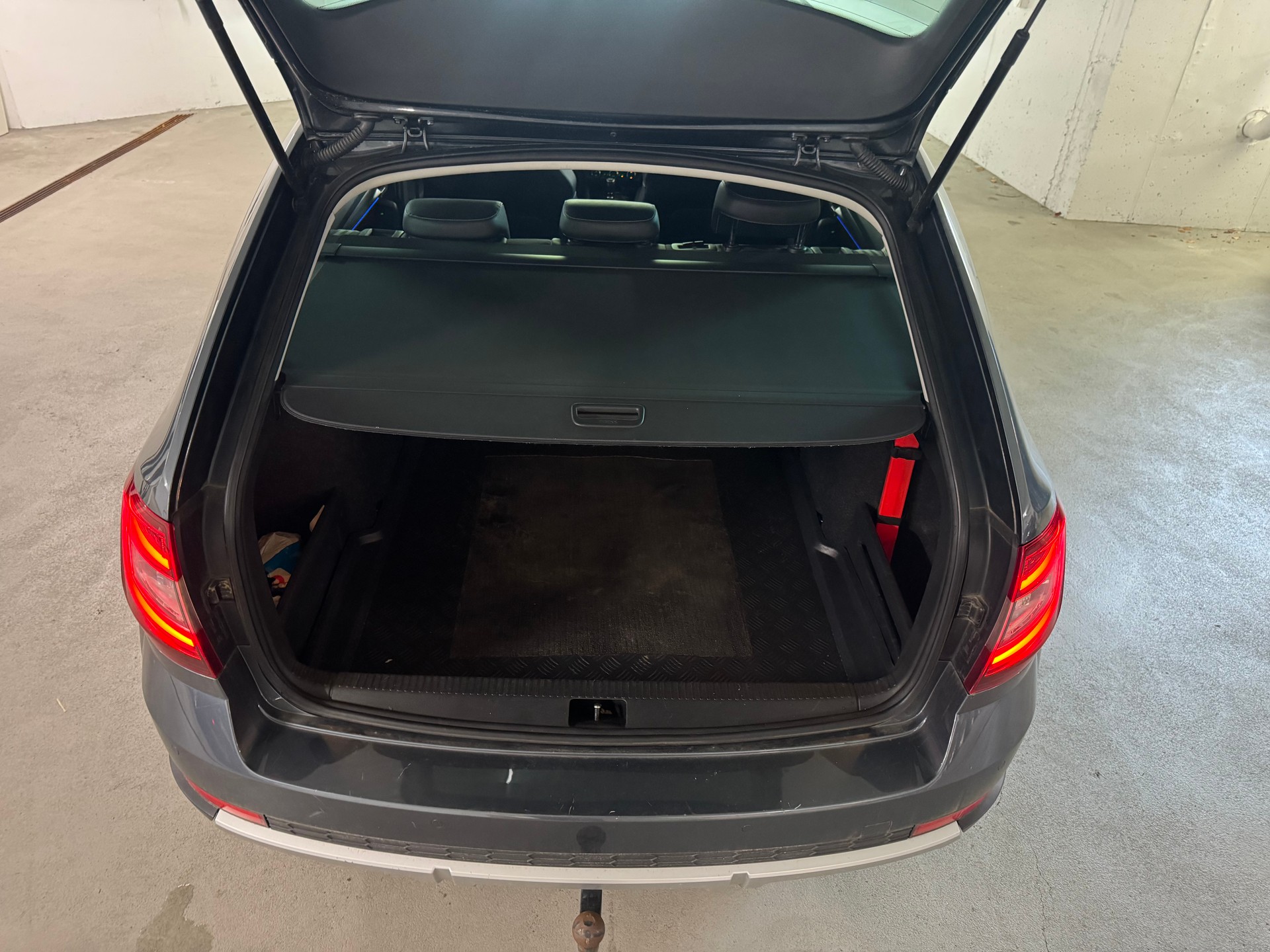 SKODA Octavia Combi 1.8 TSI Scout 4x4 DSG-image-7