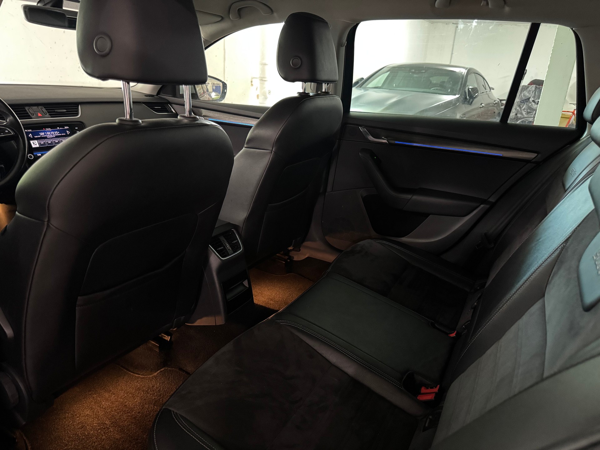 SKODA Octavia Combi 1.8 TSI Scout 4x4 DSG-image-13