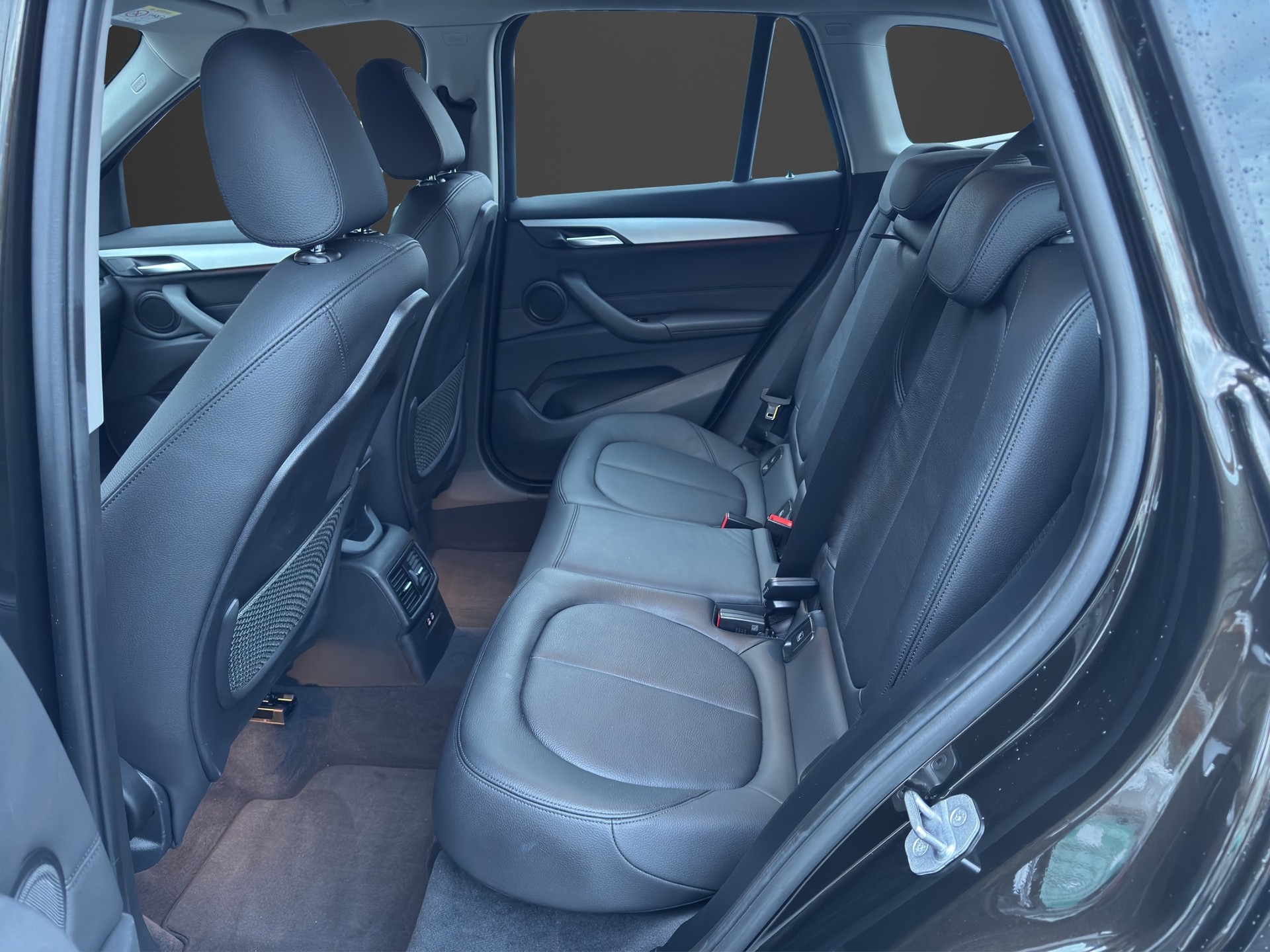 BMW X1 xDrive 20i Steptronic-image-15
