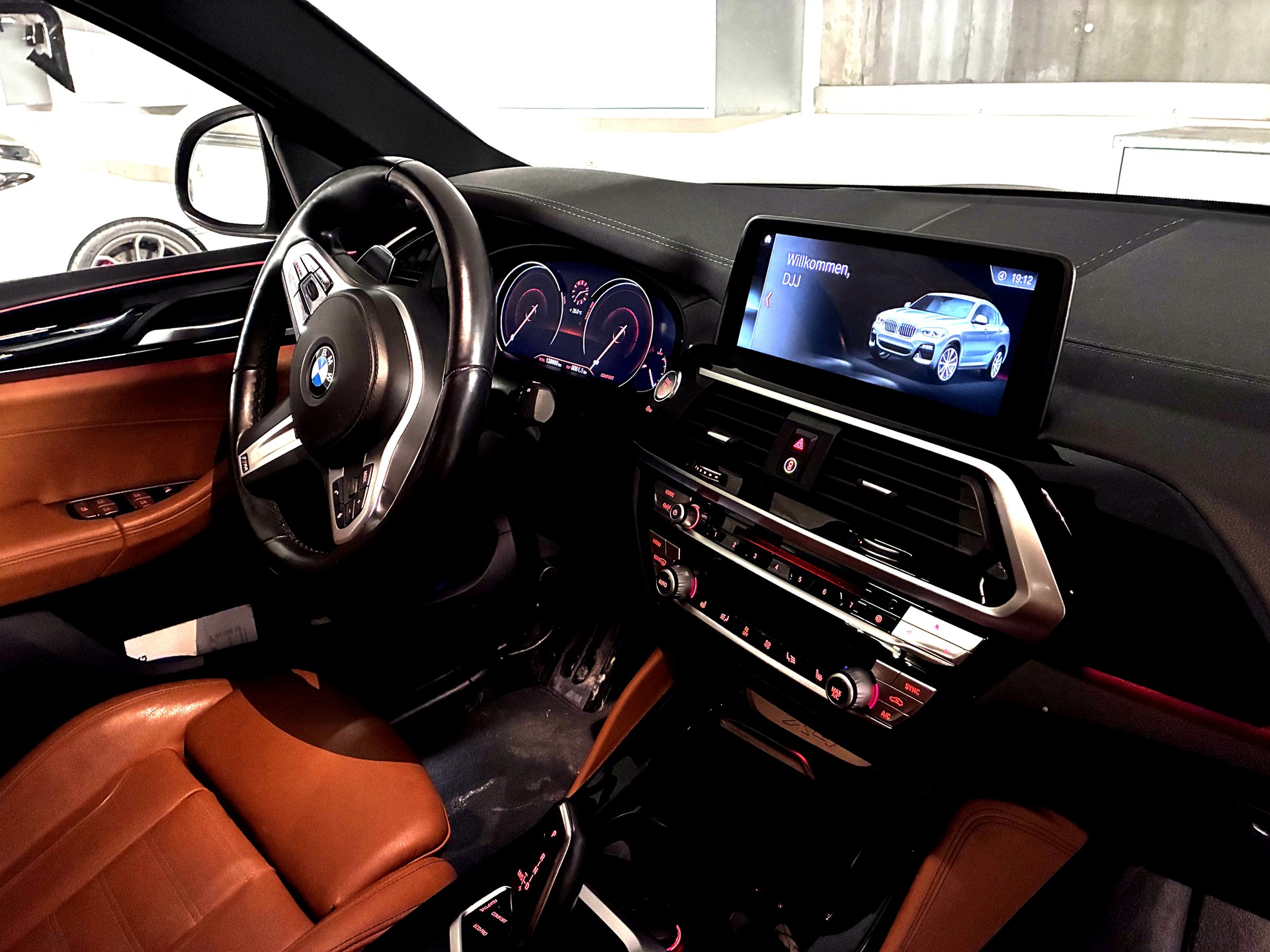 BMW 30i xDrive-image-4