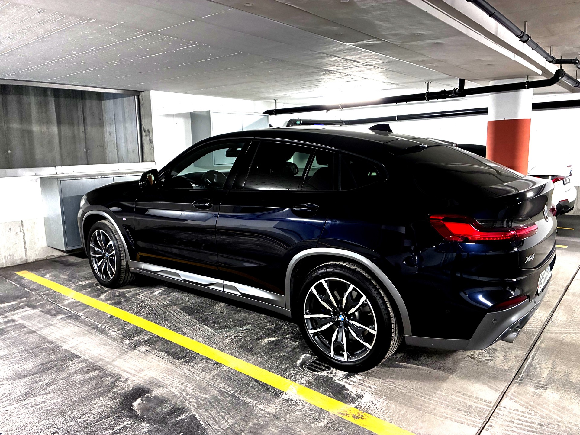 BMW 30i xDrive-image-1