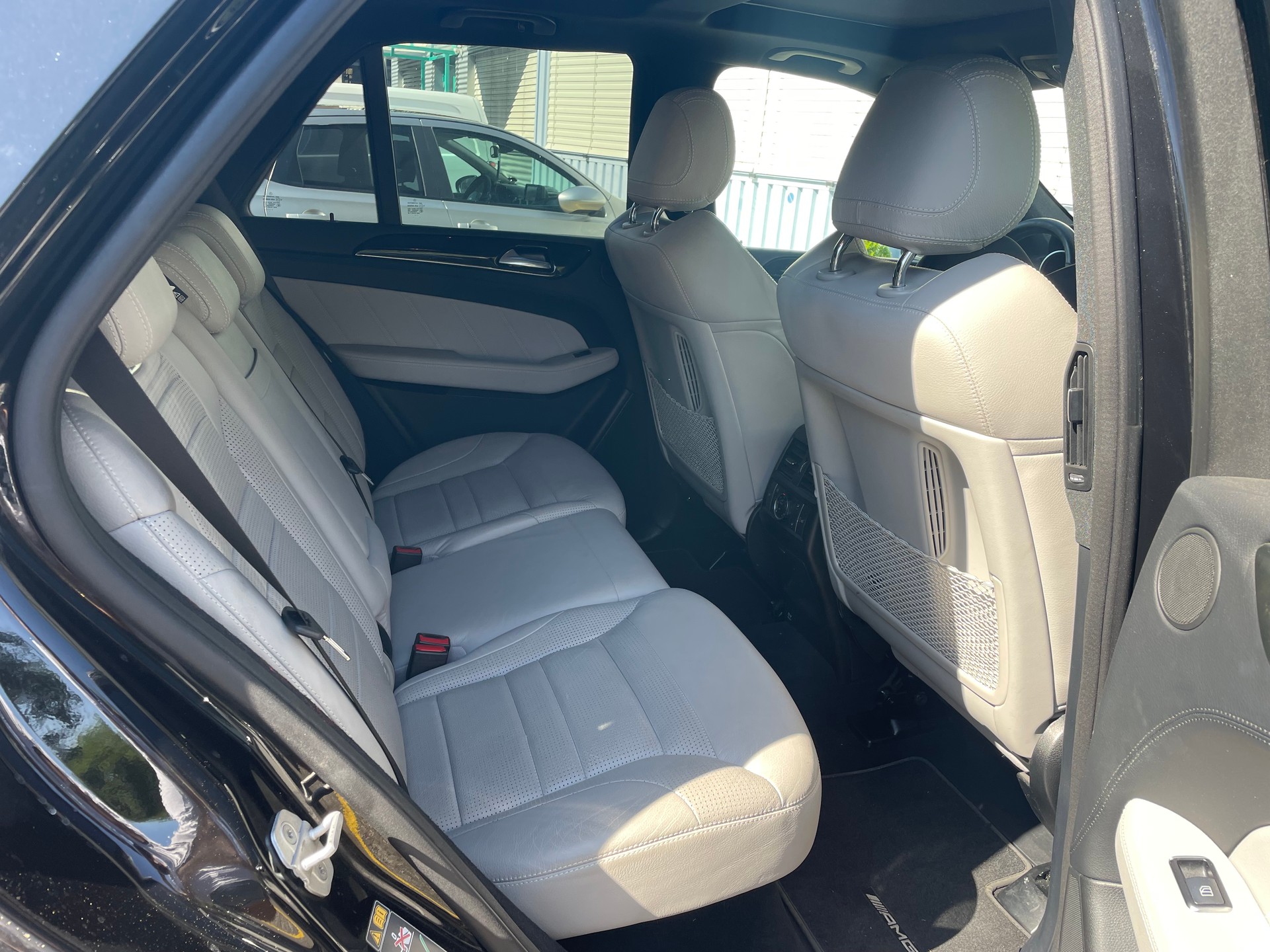 MERCEDES-BENZ ML 63 AMG Executive 4Matic Speedshift-image-3