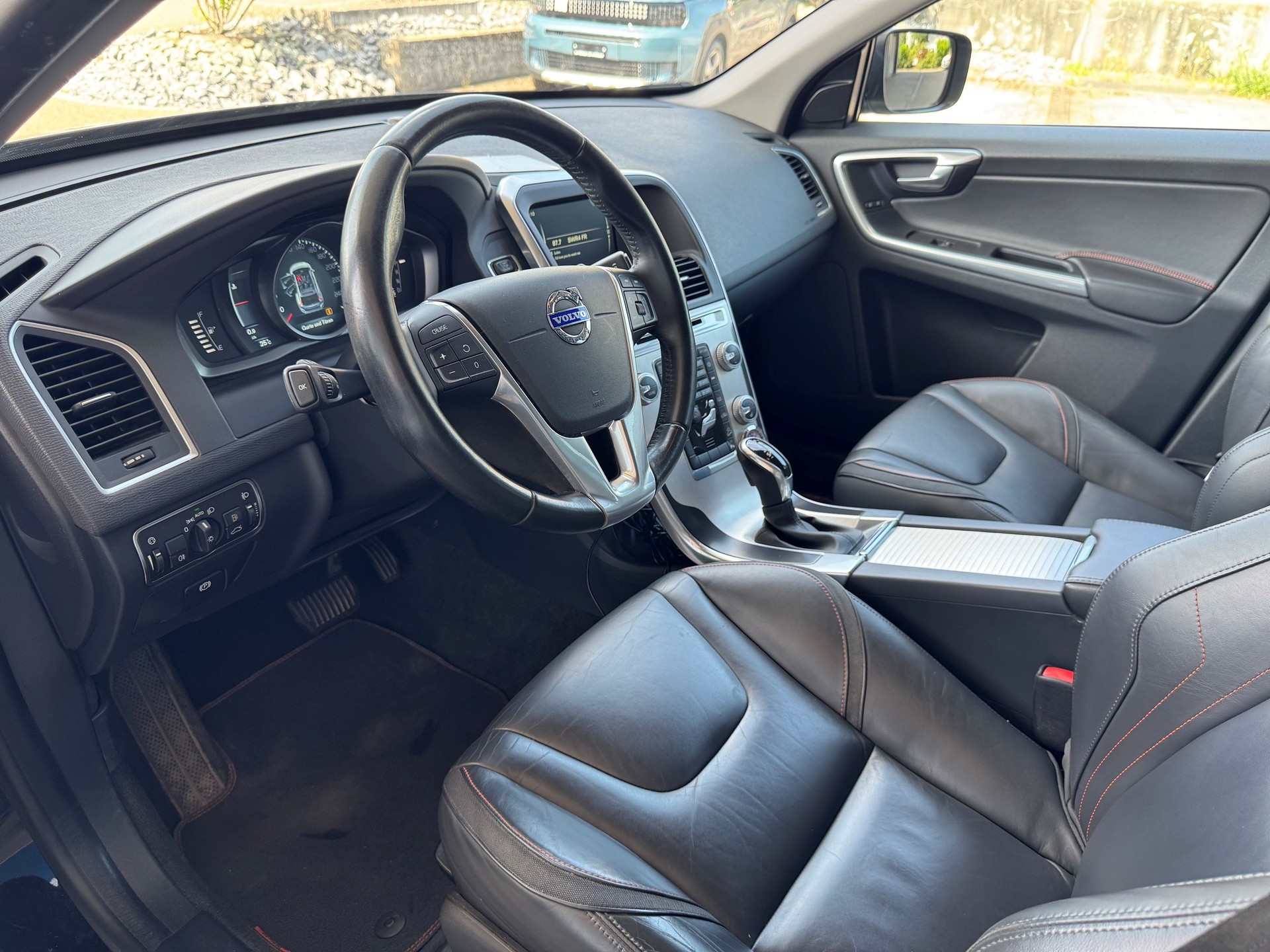VOLVO XC60 D4 AWD OceanRace Geartronic-image-7