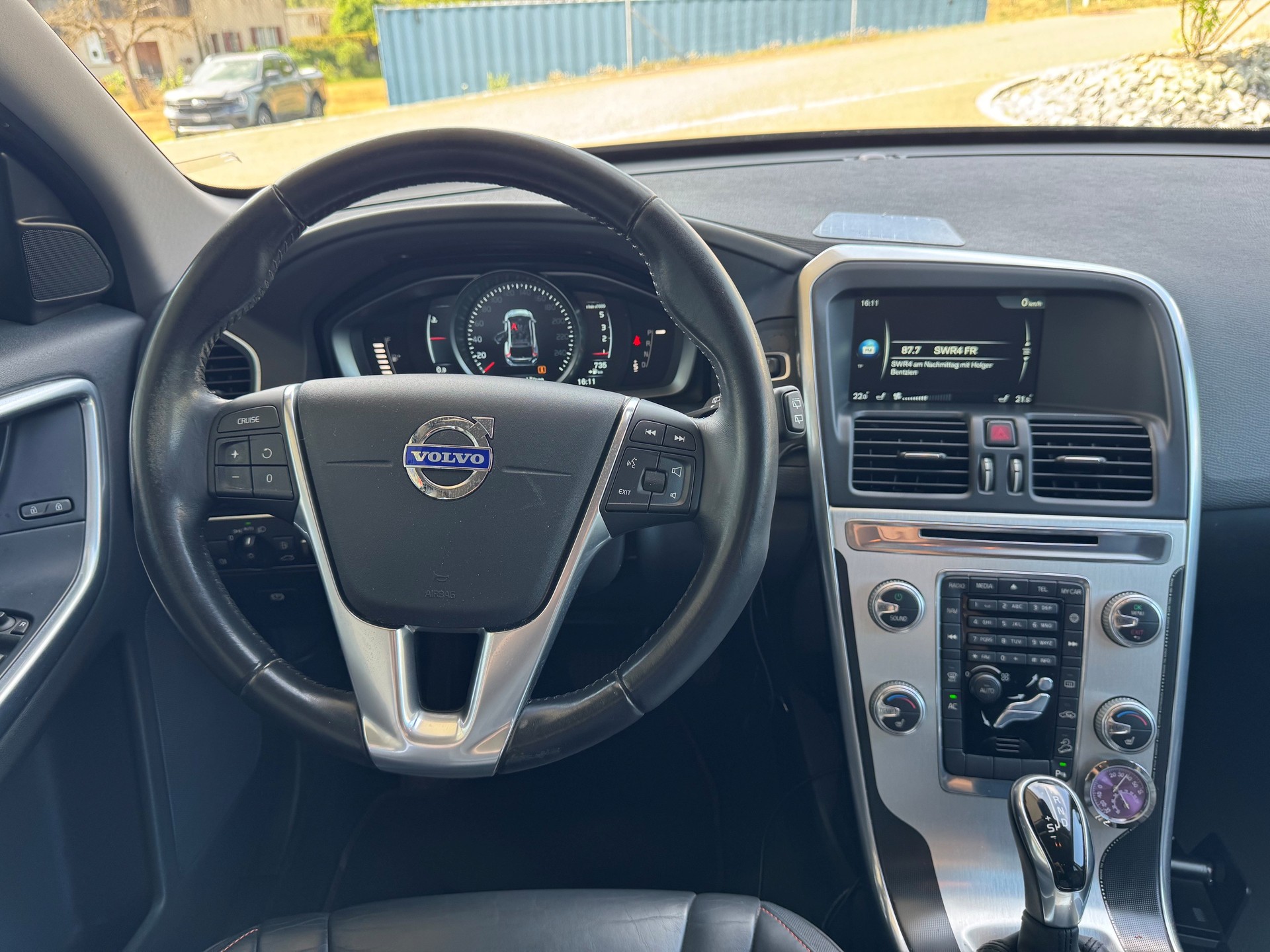 VOLVO XC60 D4 AWD OceanRace Geartronic-image-8